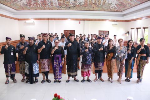 Rapat Kehumasan dengan tema "Membangun Komunikasi Publik yang Efektif melalui Penguatan Kehumasan dan Public Speaking Tahun 2026".