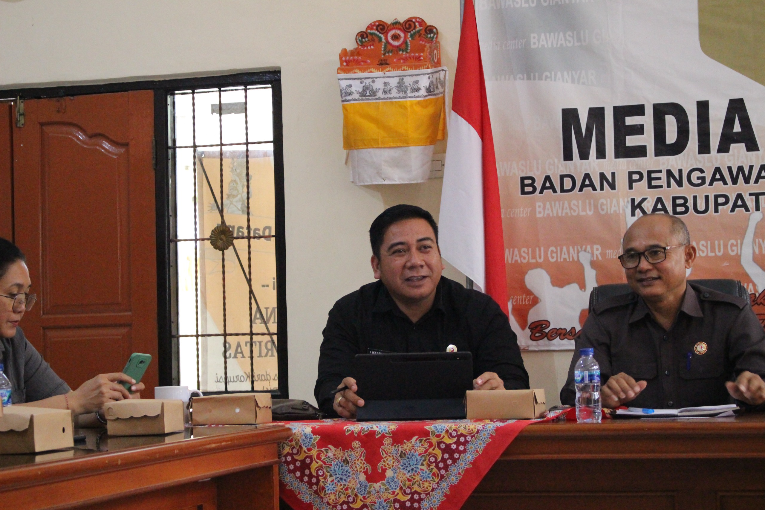 Temui Anggota Gakkumdu Gianyar, Wirka Sebut Harus Ada Framing Perspektif Yang Sama Terkait Regulasi Pemilu.