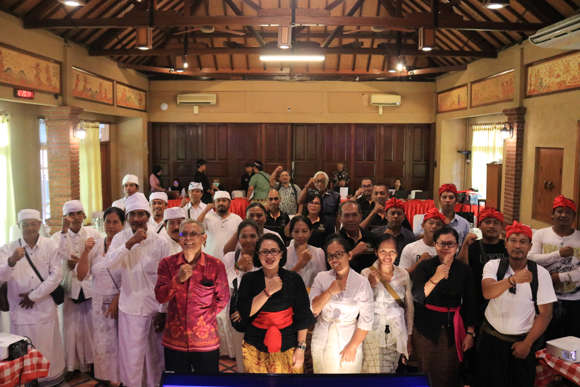 Bawaslu Bali Ajak Pemangku, Serati Banten, dan Pecalang Turut Serta Dalam Pengawasan Partisipatif