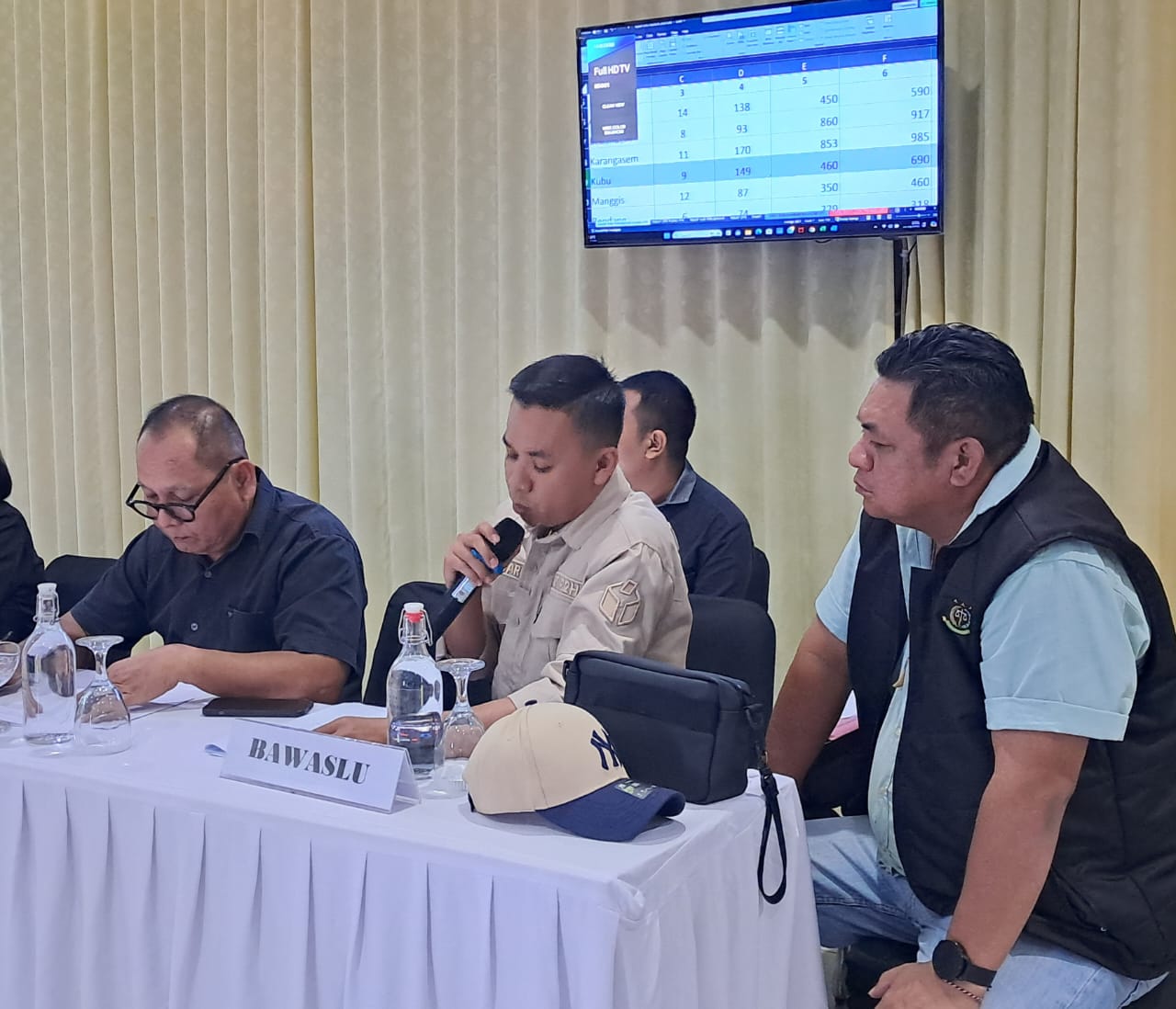 Putra Wiratma Dampingi Jajarannya Di Karangasem Dalam Penetapan DPS