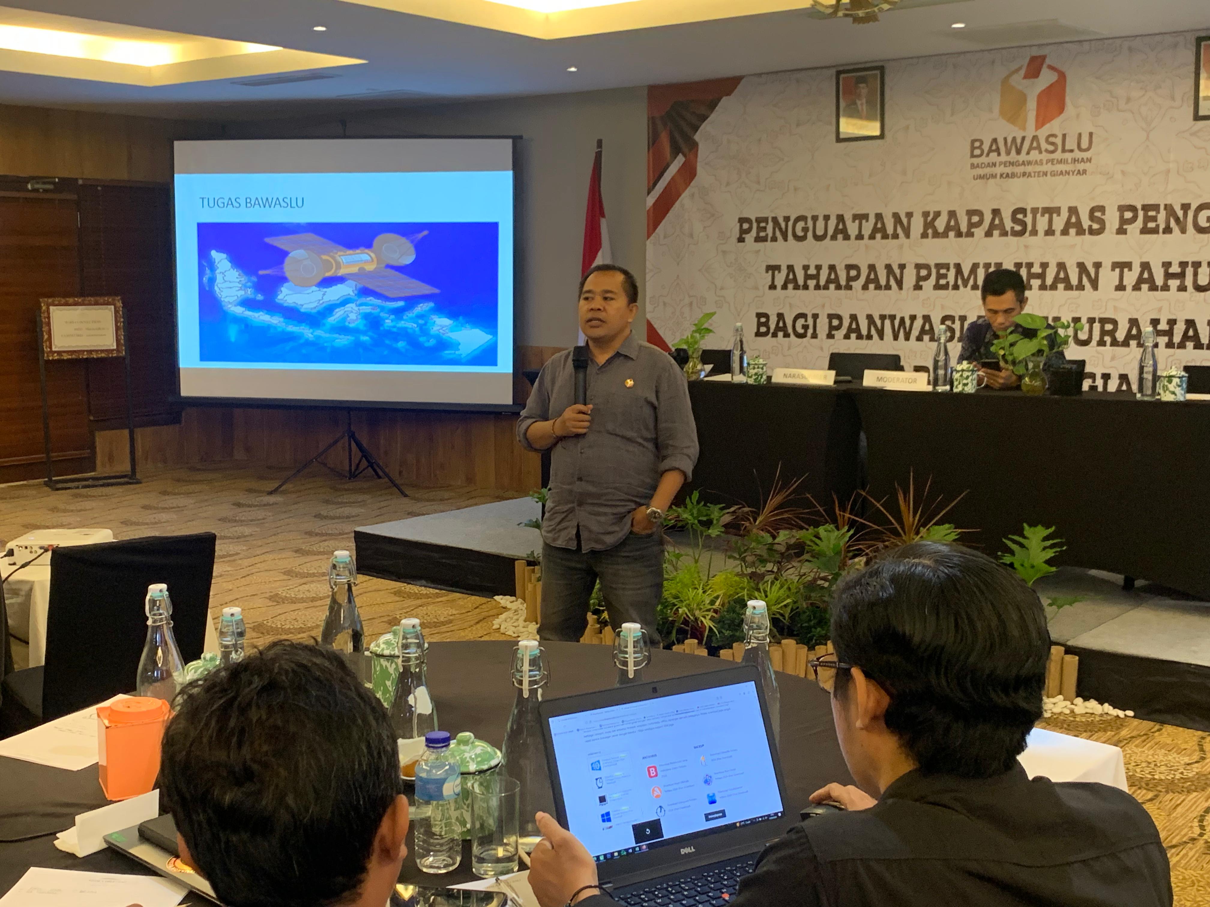 Awasi pilkada, PKD se Gianyar dilatih mengunakan HP pengawasan dan mampu memberikan Pencegahan.