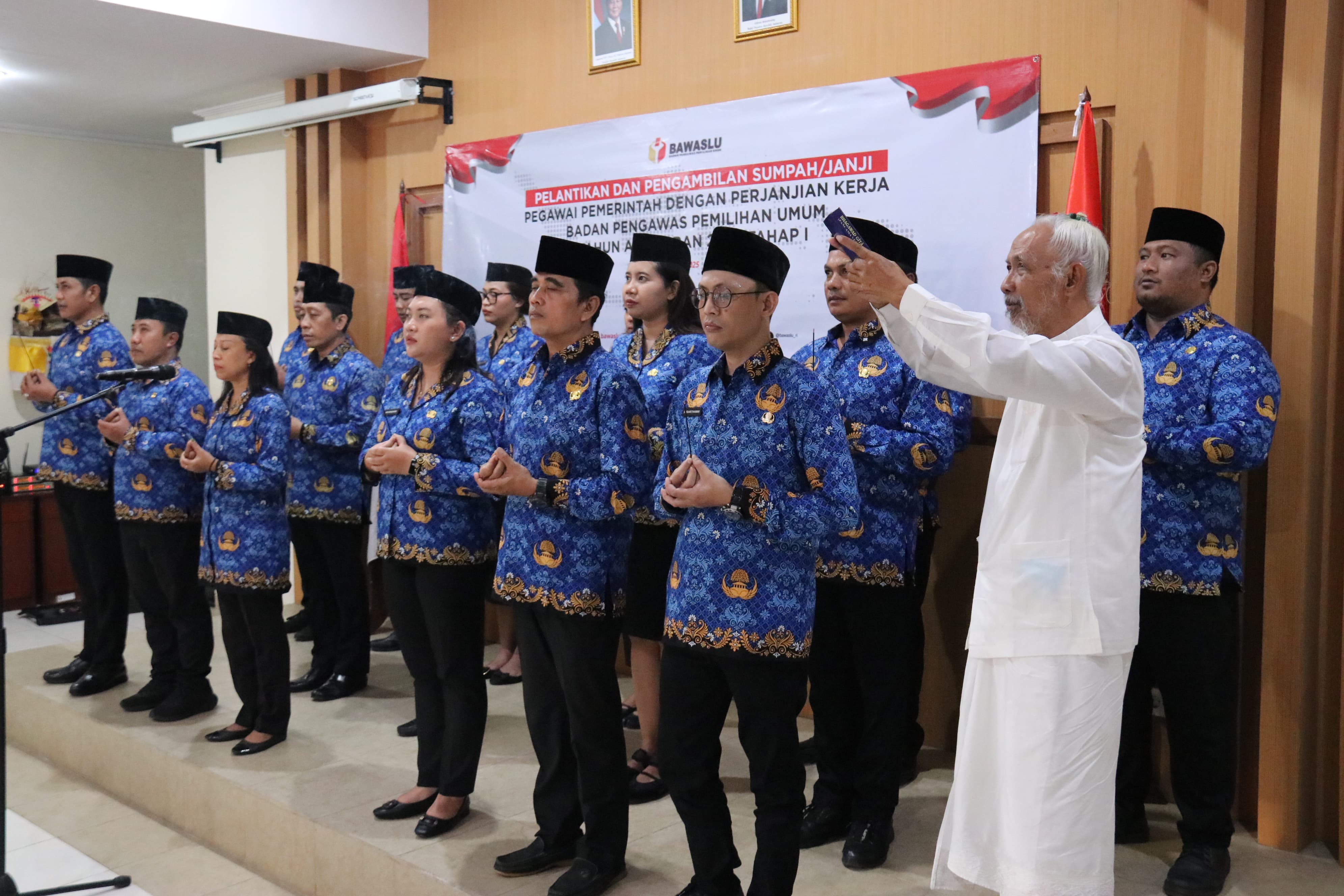 91 Orang Yang Dipanggil Untuk Menjaga Demokrasi, Suguna Titipkan Pesan Pada PPPK Bawaslu se-Bali