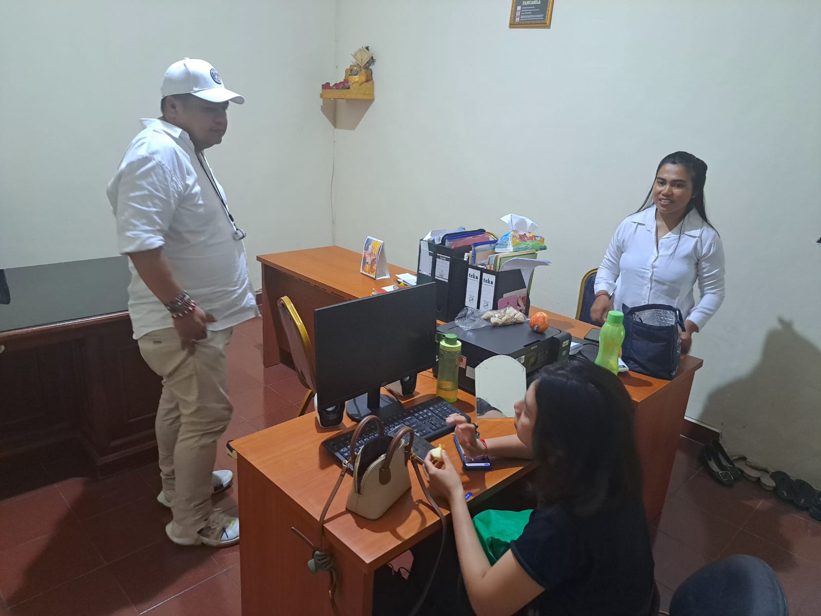 Pastikan Kepatuhan Administrasi, Putra Wiratma Tinjau Bawaslu Denpasar dan Gianyar