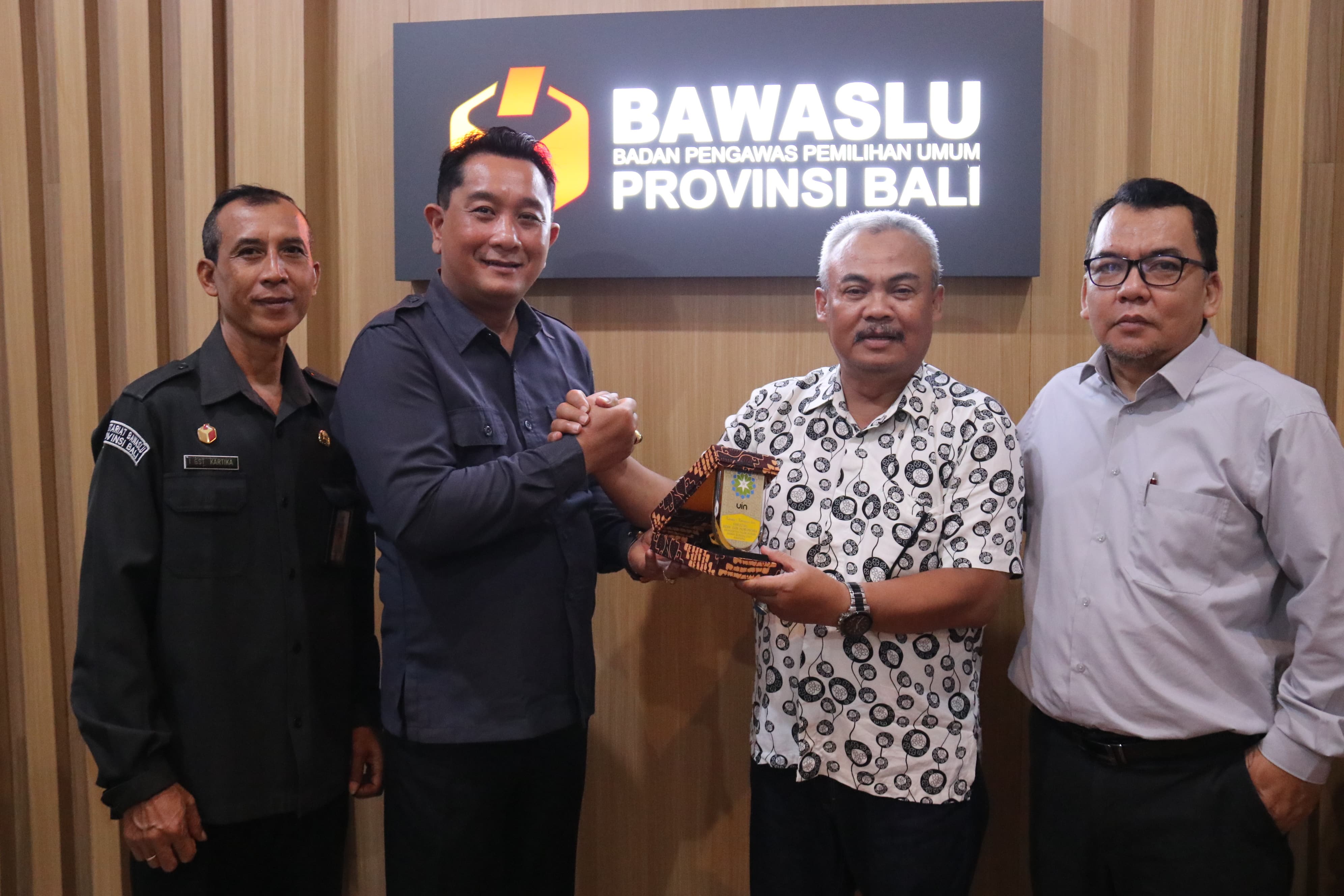 Bawaslu Bali Terima Kunjungan Tim Peneliti UIN Bandung Bahas Komunikasi Politik Pilkada