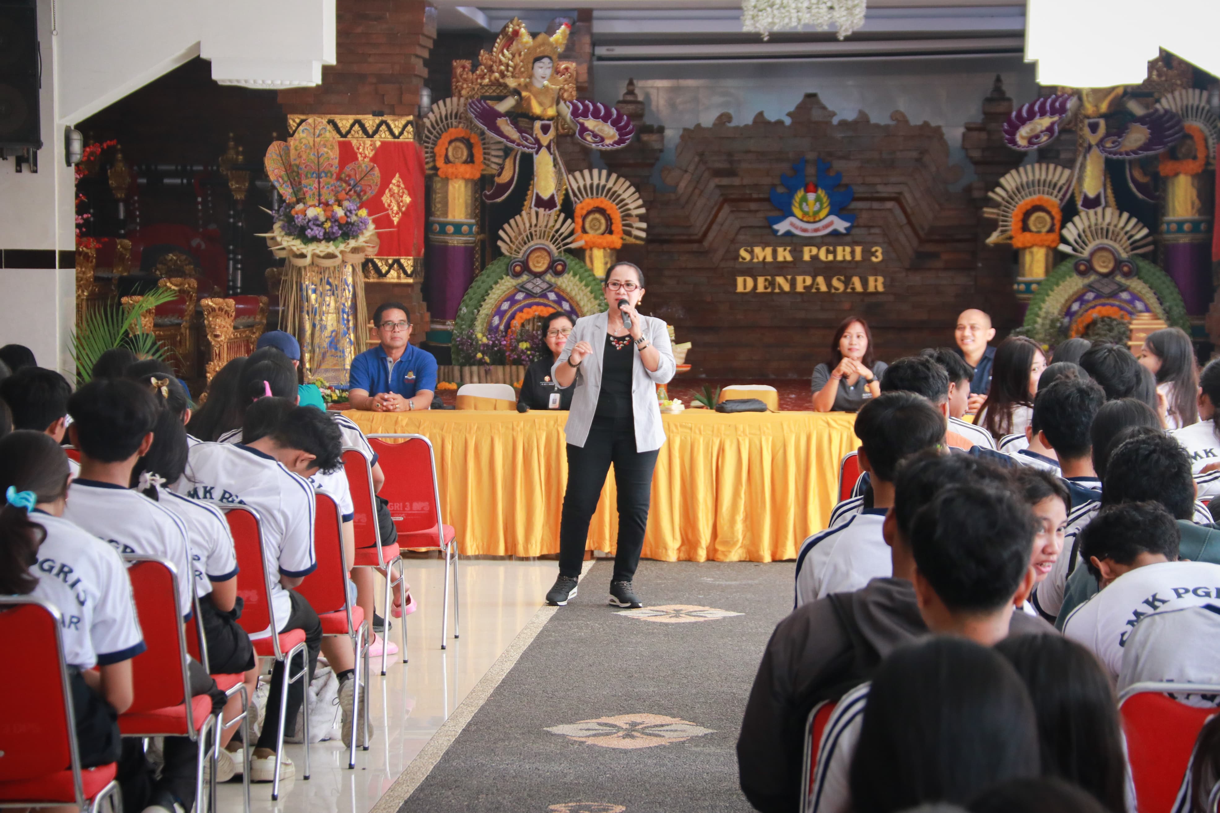 Menanam Spirit Demokrasi di Bangku Sekolah