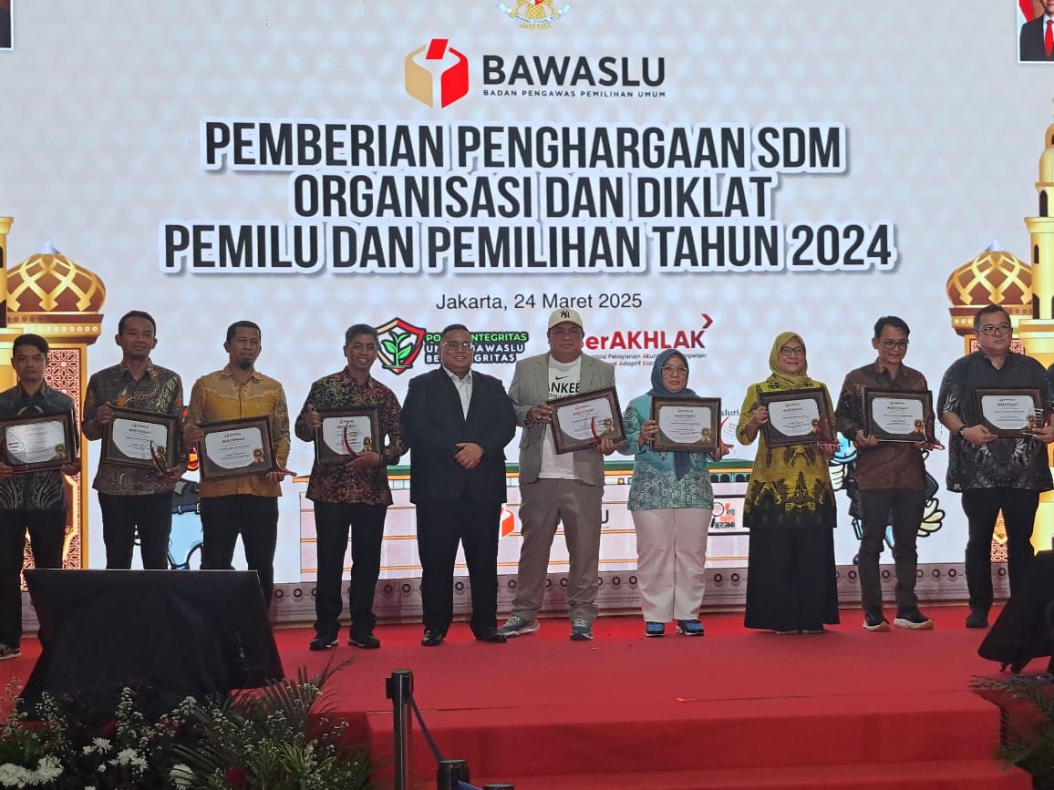 Bawaslu Bali Dan Bawaslu Badung Raih Penghargaan dalam Bawaslu Award 2024