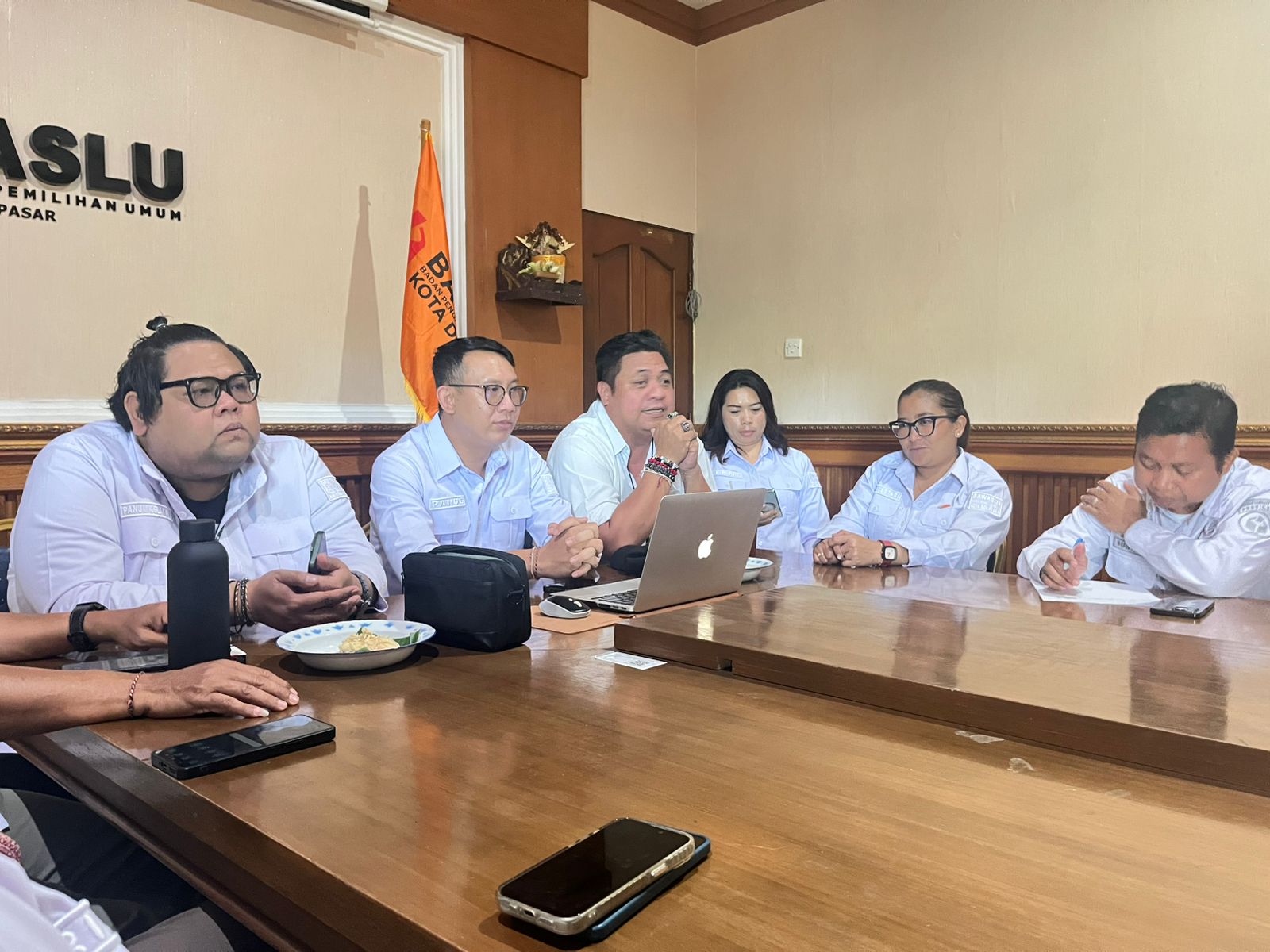 Di Bawaslu Denpasar, Wiratma Sebut Pengawas Bukan Hanya Menindak, Tapi Juga Mendidik.