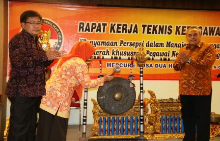 DARI BALI KITA WUJUDKAN KEMANDIRIAN PENGAWAS PEMILU DALAM HAL MANAJEMEN KEPEGAWAIAN
