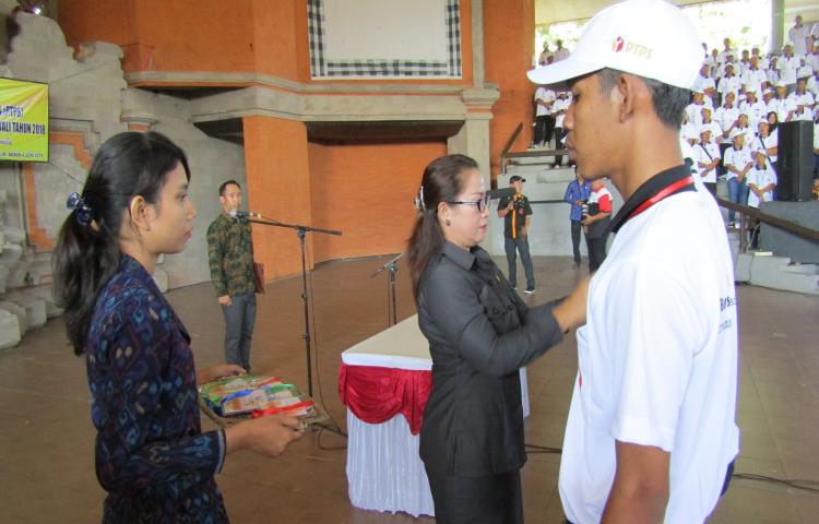 PANWASLU KABUPATEN BULELENG LANTIK 1.088 PENGAWAS TPS