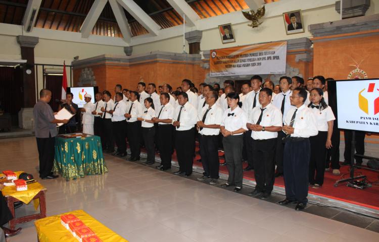 PELANTIKAN DAN PEMBEKALAN/PELATIHAN PANWASLU DESA/KELURAHAN SE-KAB. KARANGASEM 