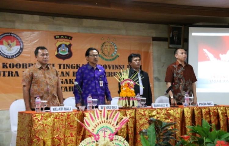 PERKUAT KORDINASI PENANGANAN DUGAAN TINDAK PIDANA PEMILU, BAWASLU BALI LAKSANAKAN RAKOR SENTRAGAKKUMDU