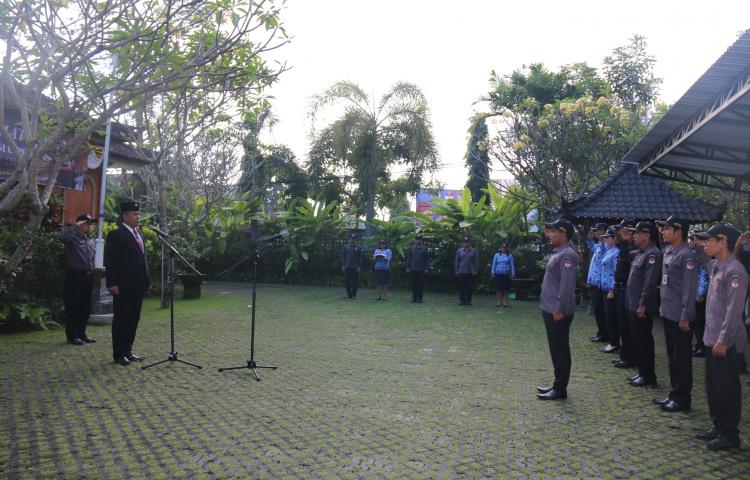 UPACARA HARI KEMERDEKAAN REPUBLIK INDONESIA KE-72 TAHUN DI SEKRETARIAT BAWASLU PROVINSI BALI