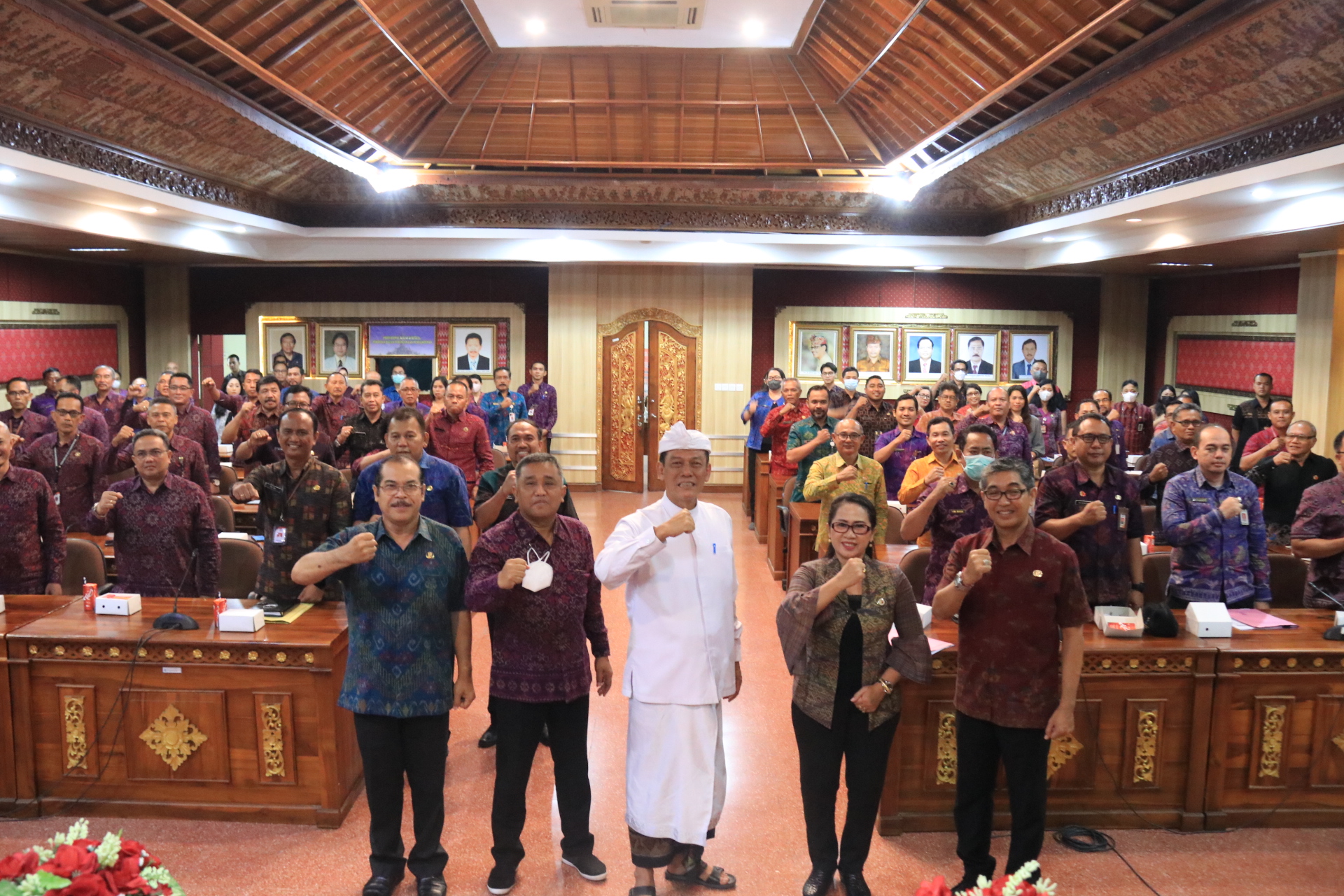 Bawaslu dan KPU Bali se-Bali Tandatangani Berita Acara Komponen Pendanaan Bersama Pilkada Serentak Tahun 2024