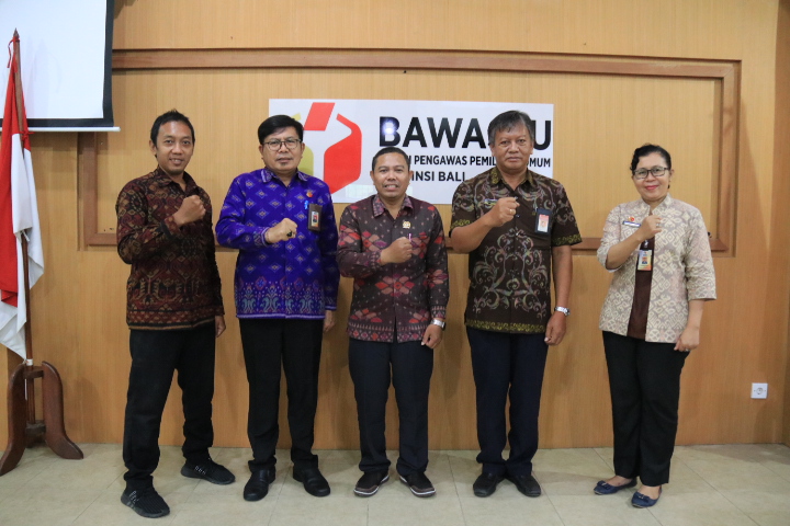 Terima Visitasi KI Bali, Bawaslu Bali Nyatakan Kesiapannya Ikuti Pemeringkatan Desember Mendatang