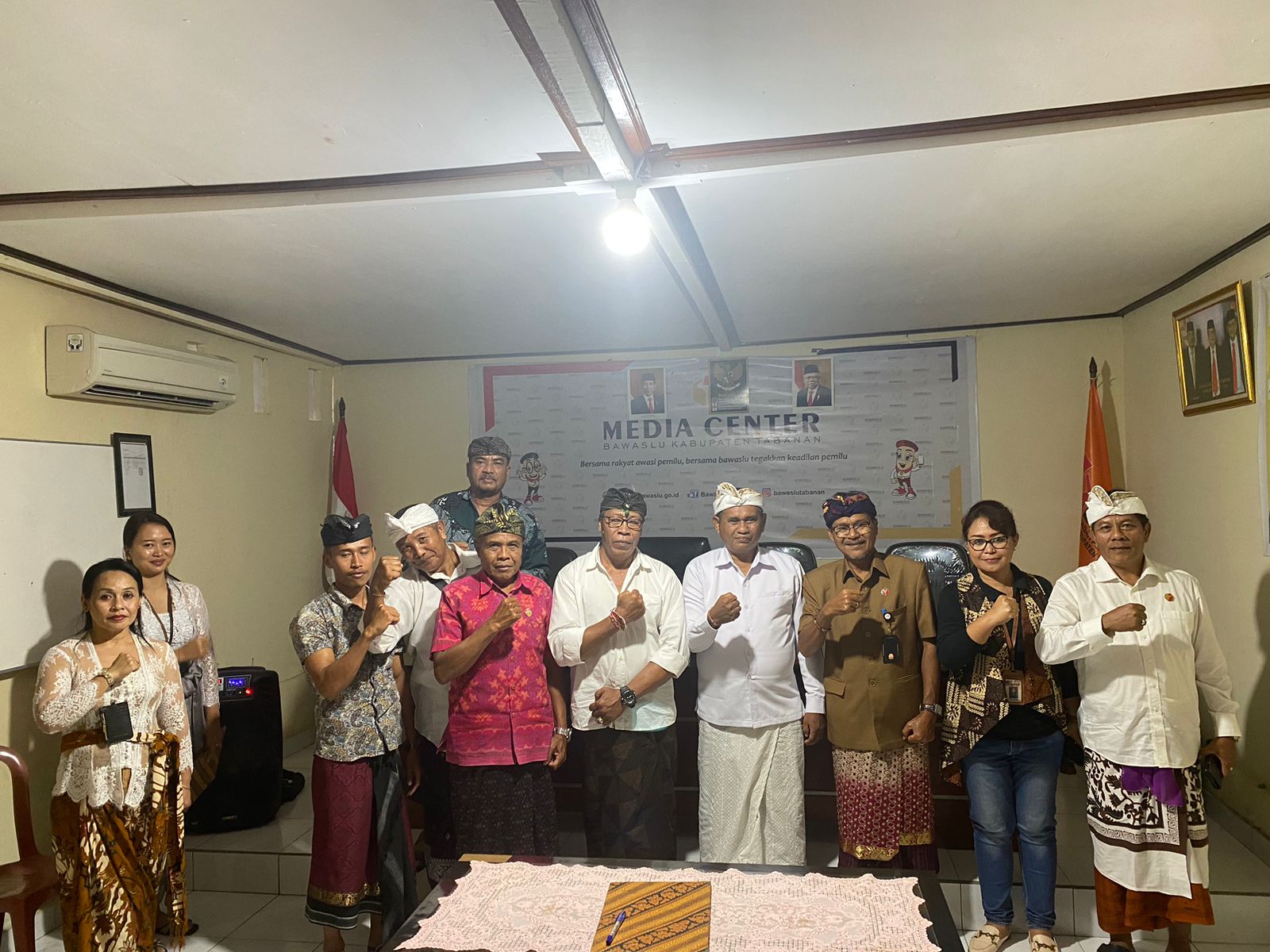 Sunadra Hadiri Langsung Pelantikan PAW Anggota Panwaslu Kecamatan Baturiti