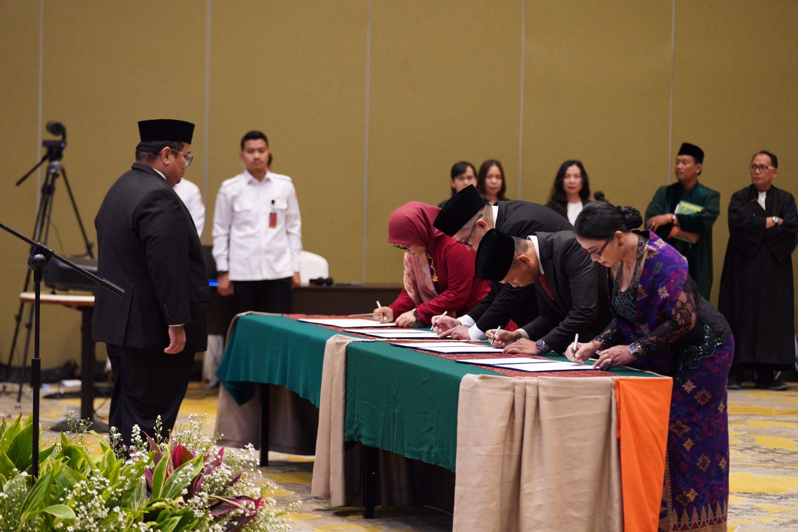 Tok ! Bagja Resmi Melantik 72 Anggota Bawaslu dari 28 Provinsi.
