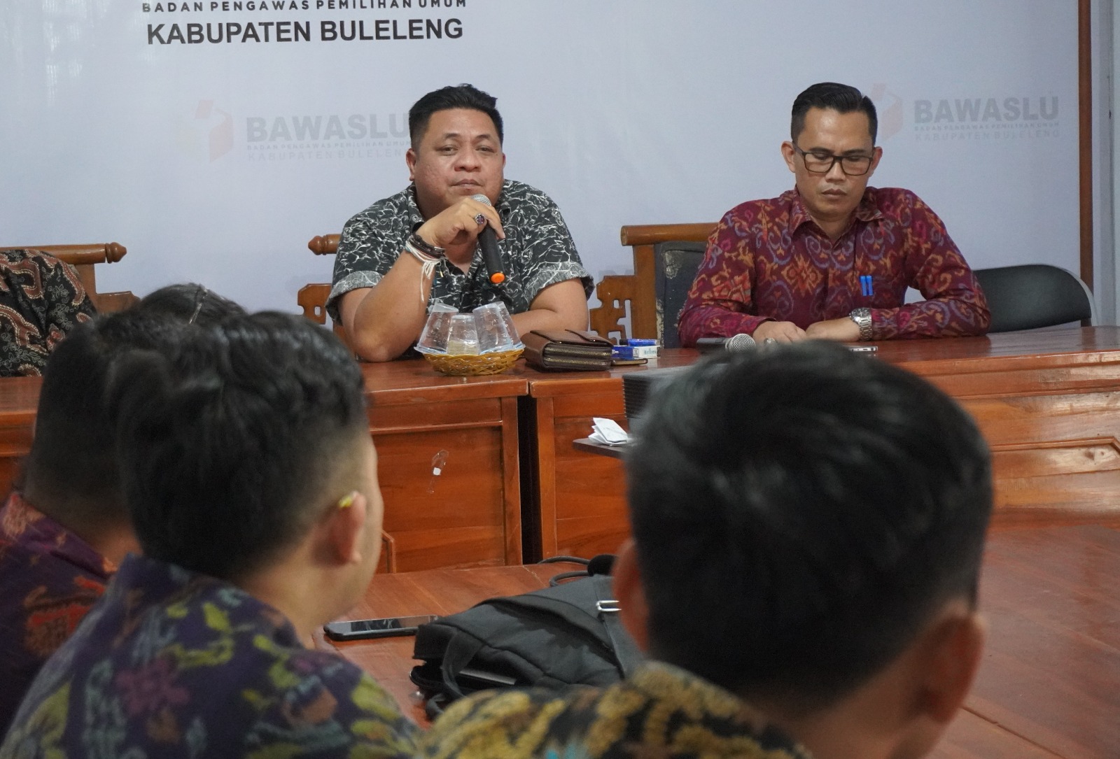 Tingkatkan Kinerja Jajaran, Wiratma Lakukan Monitoring dan Evaluasi di Bawaslu Buleleng