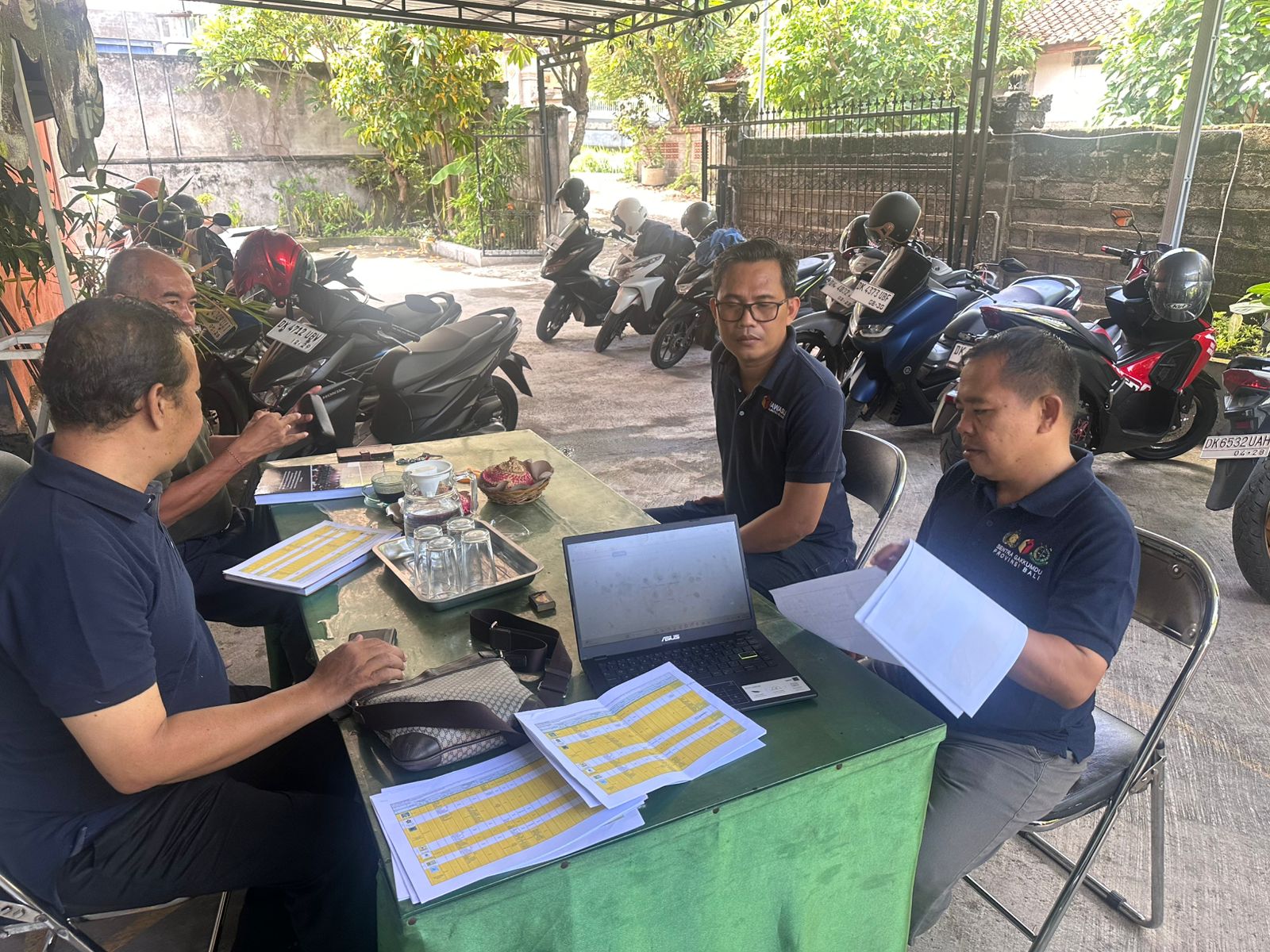 Supervisi dan monitoring Anggota Bawaslu Bali Gede Sutrawan di Bawaslu Buleleng