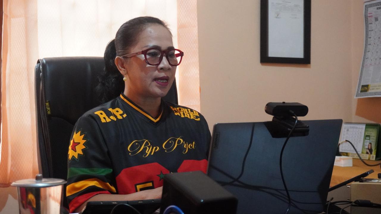 Ariyani menyampaikan arahannya dalam forum konsolidasi perencanaan program kerja Divisi Pencegahan, Partisipasi Masyarakat, dan Hubungan Masyarakat Bawaslu se-Bali