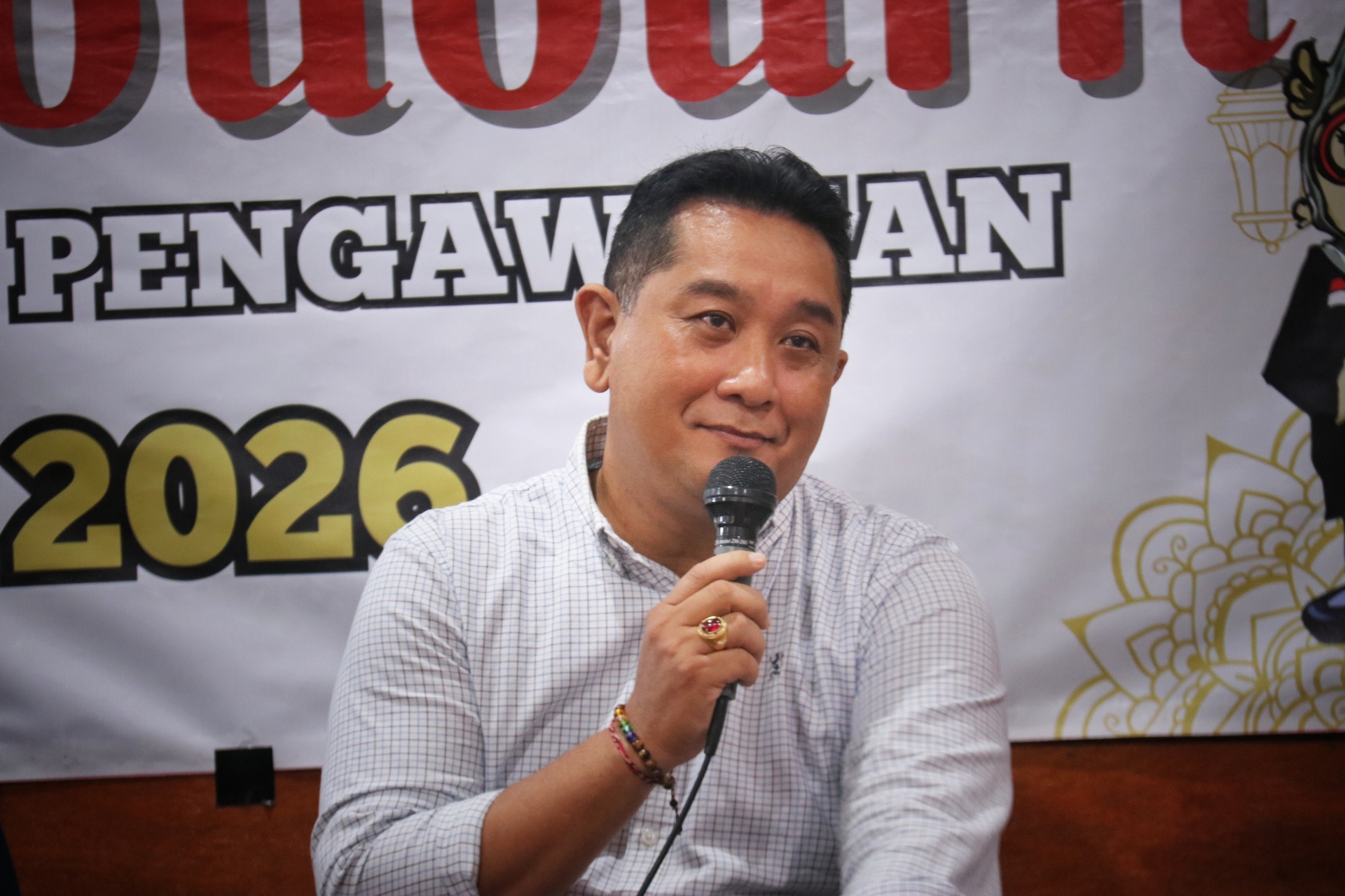 Ketua Bawaslu Bali, I Putu Agus Tirta Suguna saat menghadiri acara Ngabuburit Pengawasan di Gianyar, Kamis (26/02/2026).