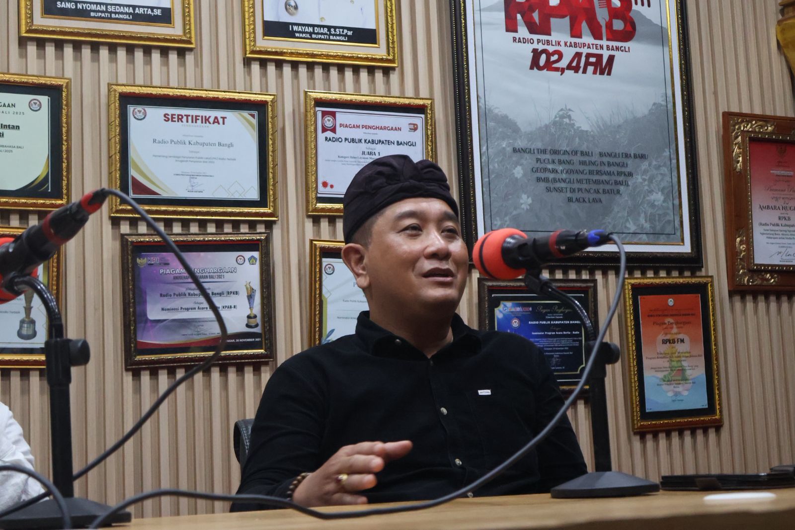 I Putu Agus Tirta Suguna saat menjadi narasumber dalam siaran Radio Publik Kabupaten Bangli (RPKB)