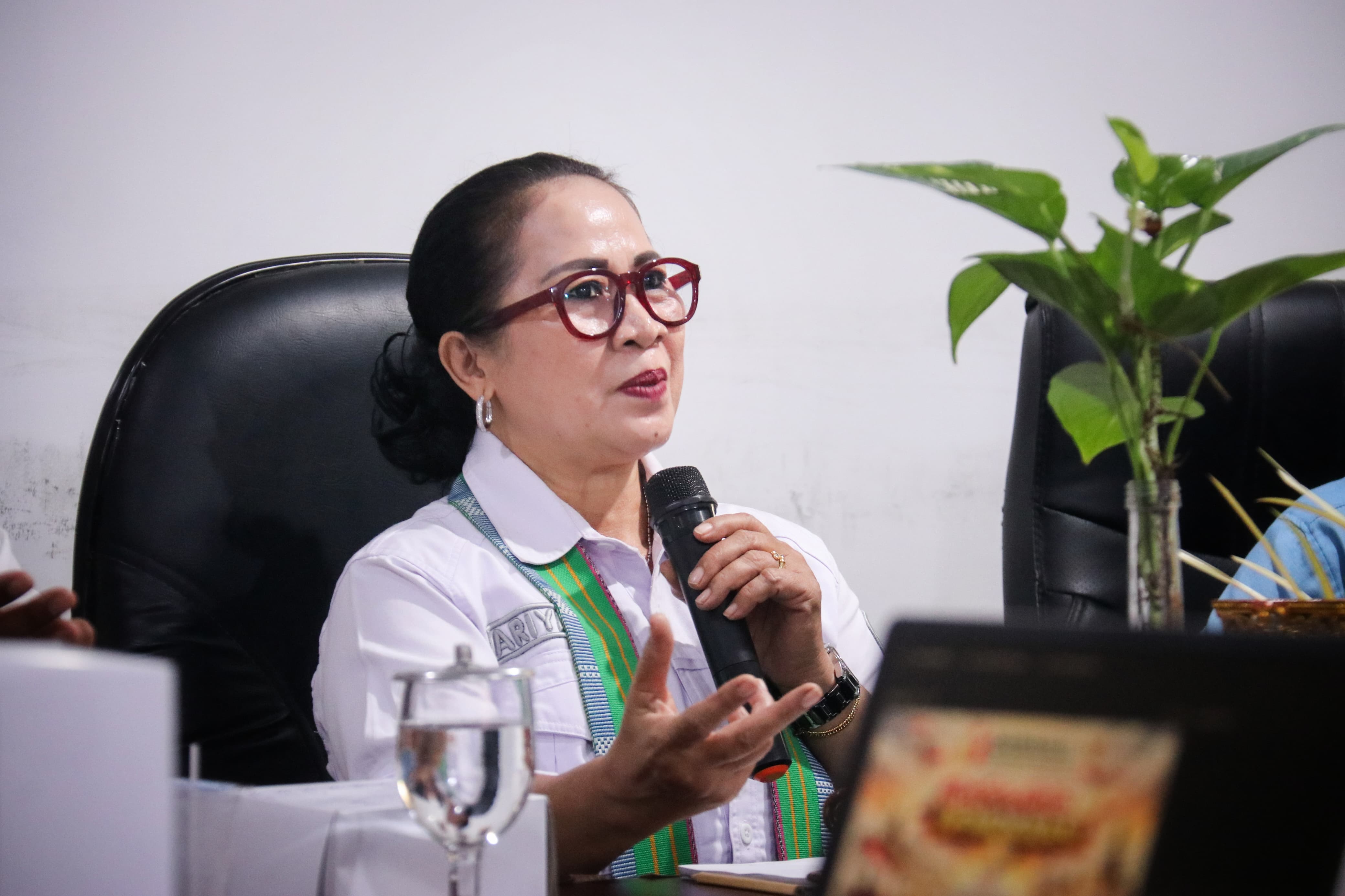 Ketut Ariyani menghadiri forum Konsolidasi Demokrasi bersama FKUB Klungkung yang digelar Bawaslu Kabupaten Klungkung