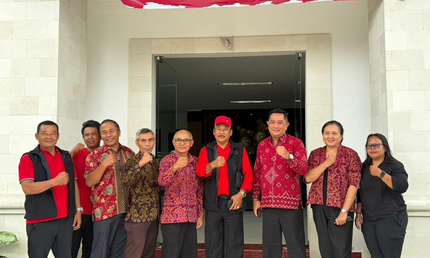 Ketua Bawaslu Bali, I Putu Agus Tirta Suguna saat mendampingi Bawaslu Kabupaten Gianyar melaksanakan Konsolidasi Demokrasi di DPC PDI Perjuangan Kabupaten Gianyar