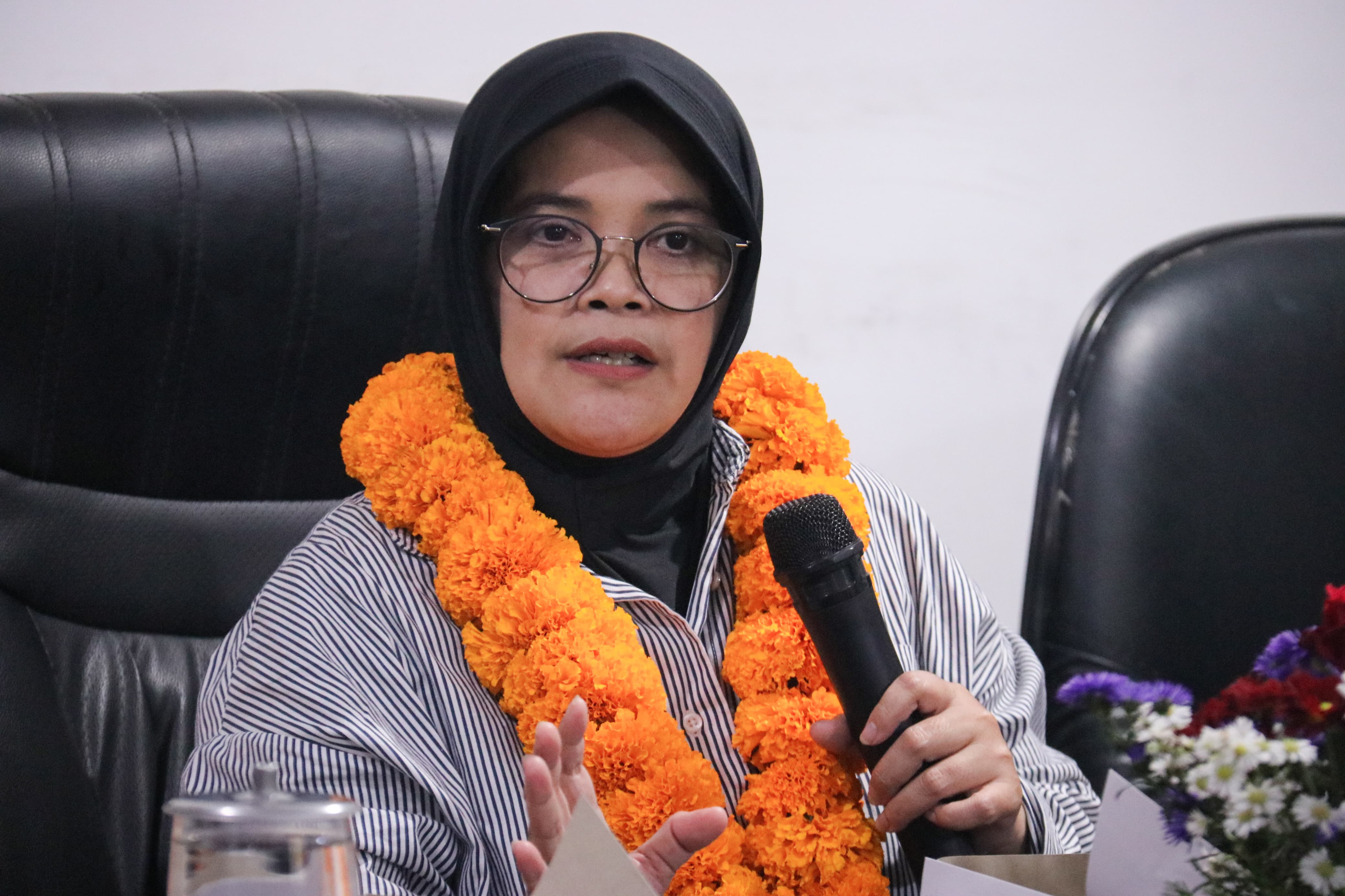 Anggota Bawaslu, Lolly Suhenty saat tegaskan Bawaslu harus bunyikan Demokrasi, Klungkung, Selasa (11/2/2026).