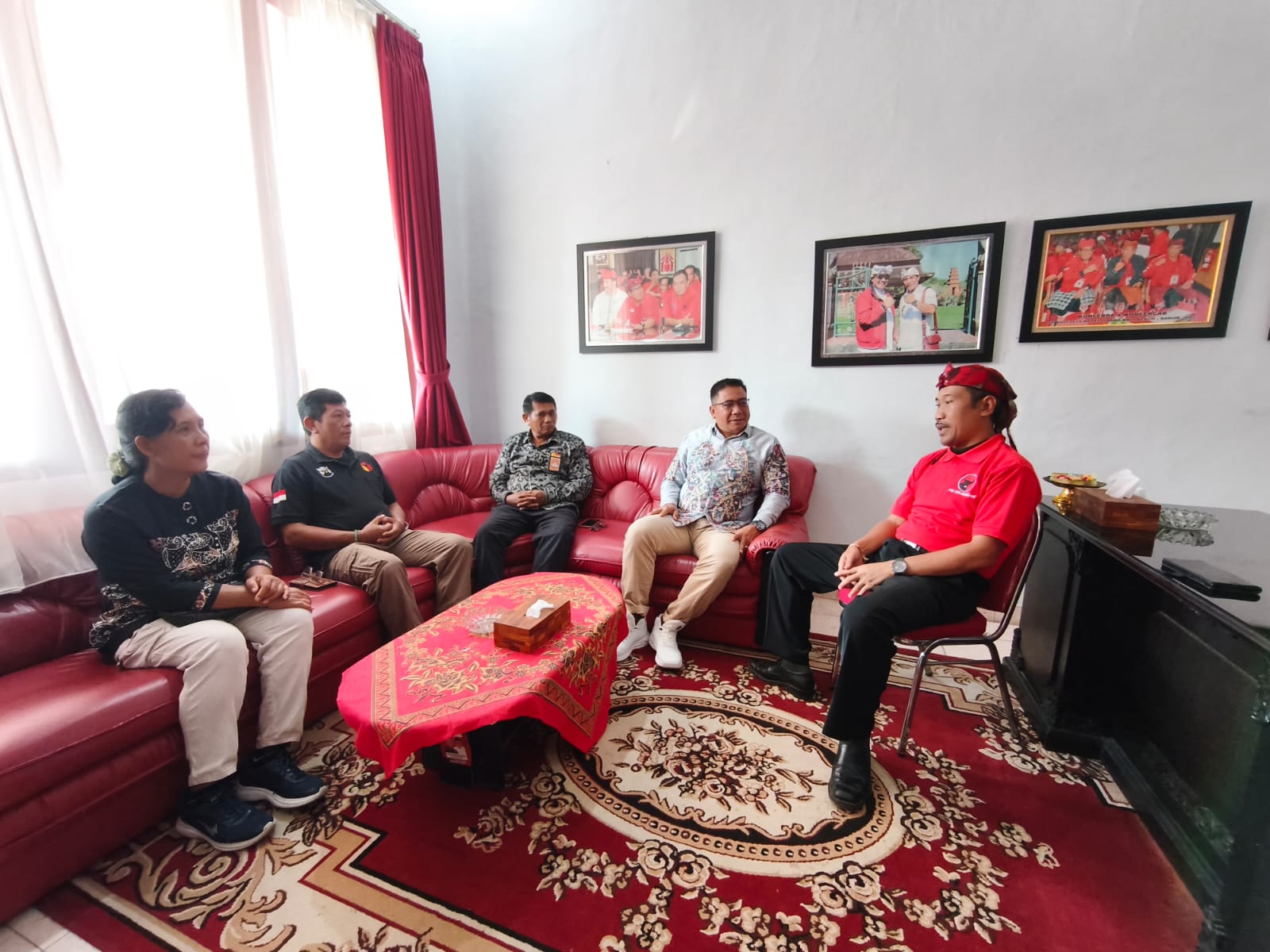 Kordiv PP Datin Bawaslu Bali, I Wayan Wirka saat dampingi jajarannya di Tabanan dalam melakukan audiensi terkait pemutakhiran data partai politik di DPC PDIP Tabanan, Jumat (20/02/2026)