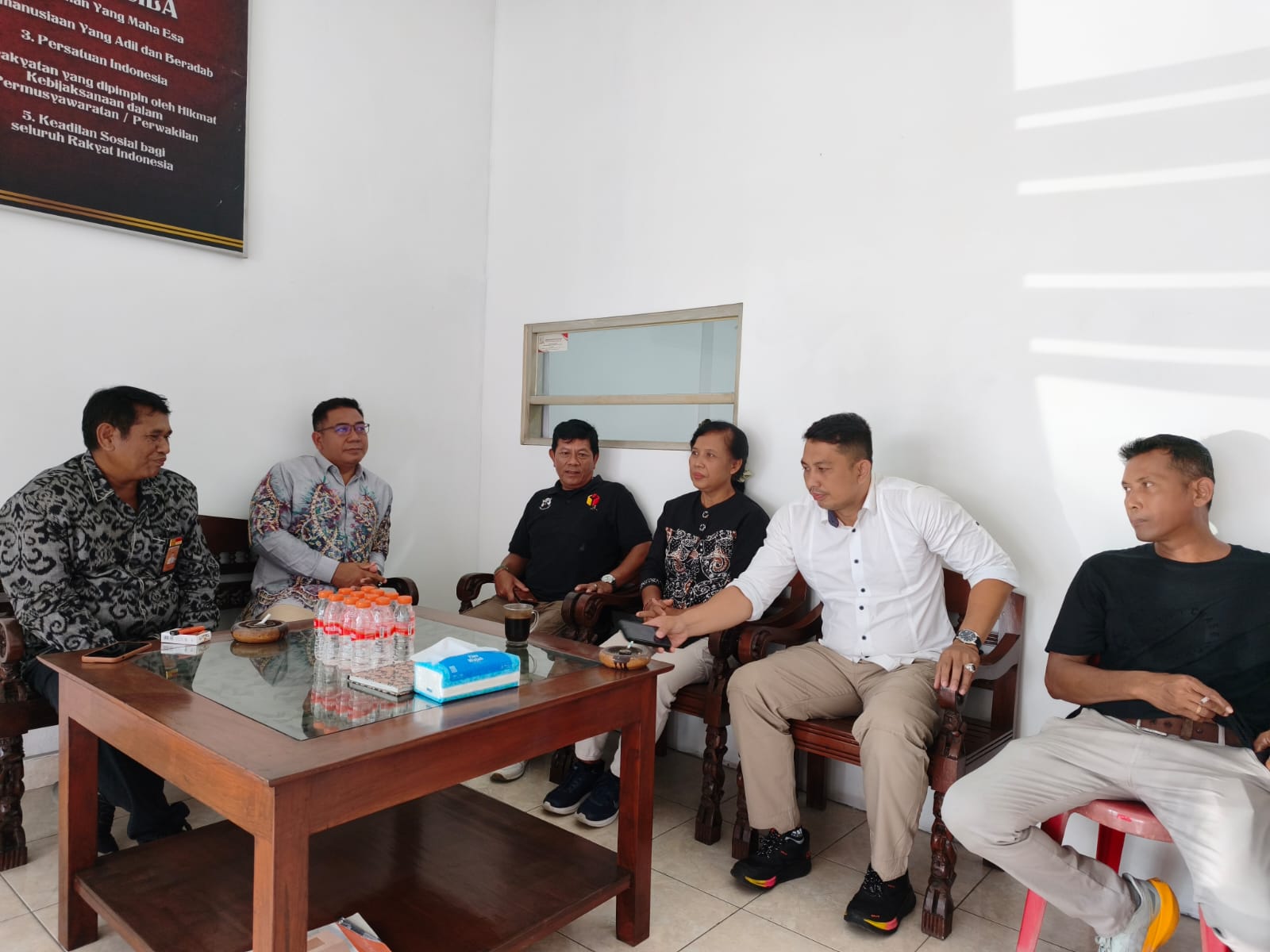 Anggota Bawaslu Bali, I Wayan Wirka saat dampingi Bawaslu Tabanan melakukan audiensi dengan DPC Partai Gerindra dalam agenda Pengawasan Pemutakhiran Data Partai Politik Berkelanjutan, Jumat (20/02/2026)