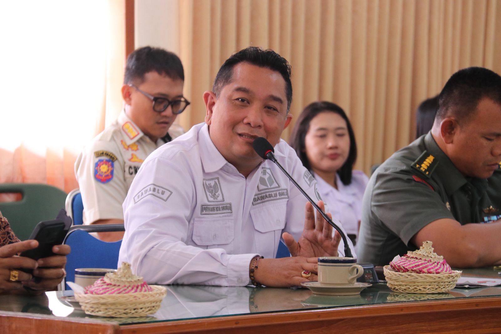 Ketua Bawaslu Bali, I Putu Agus Tirta Suguna saat menghadiri Forum Perangkat Daerah dan Forum Konsultasi Publik yang diselenggarakan oleh Badan Kesatuan Bangsa dan Politik Provinsi Bali, Rabu (25/2/2026)