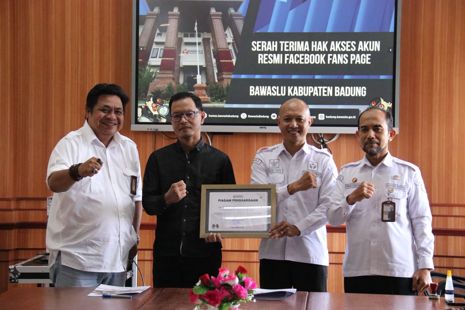 Anggota Bawaslu Bali, I Nyoman Gede Putra Wiratma saat menghadiri kegiatan serah terima hak akses akun Fan Page Facebook Bawaslu Kabupaten Badung