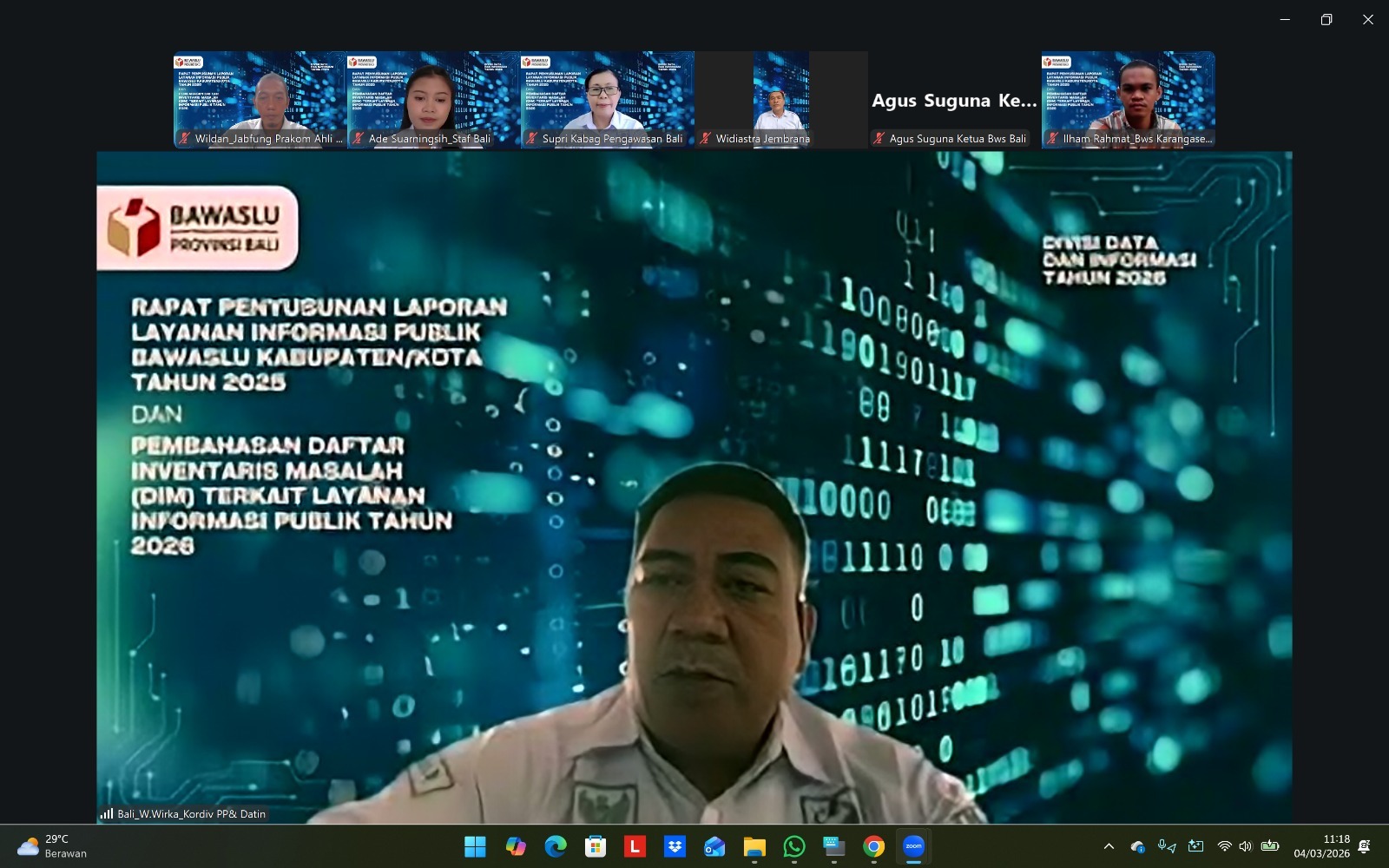 Anggota Bawaslu Bali, I Wayan Wirka saat mereview Laporan Layanan Informasi Publik Tahun 2025 dan pembahasan DIM Tahun 2026 Bawaslu Kabupaten/Kota se-Bali