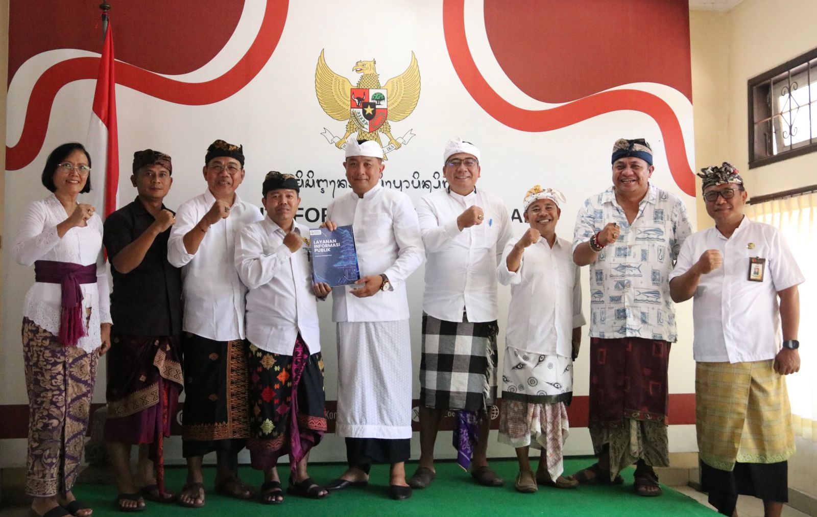 Bawaslu Provinsi Bali menyerahkan Laporan Layanan Informasi Publik (LIP) Tahun 2025 kepada Komisi Informasi (KI) Provinsi Bali