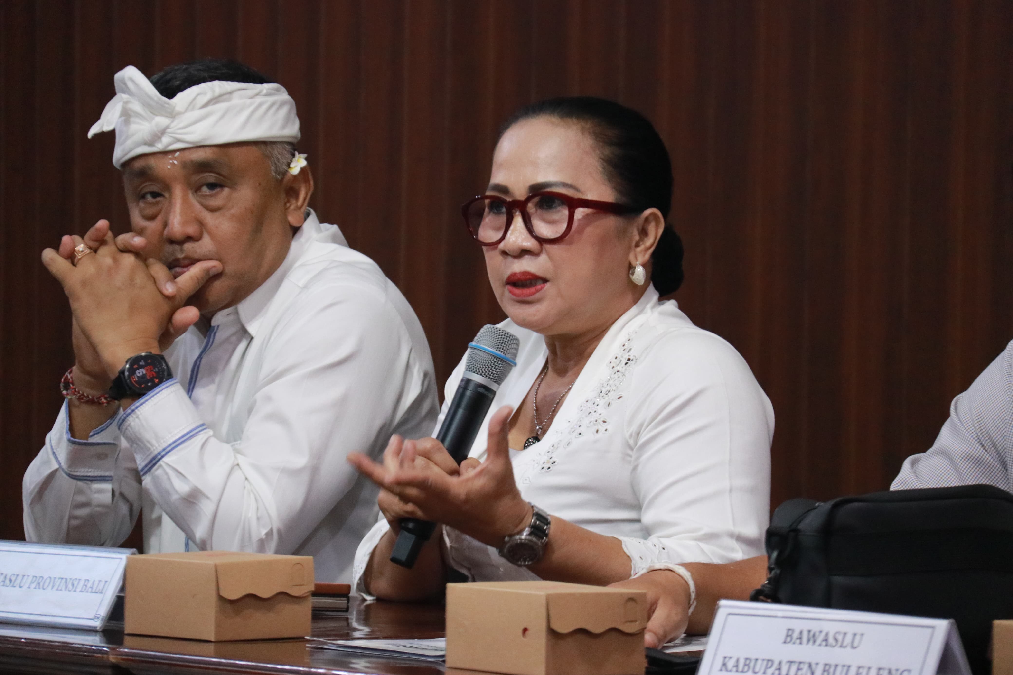 Koordinator Divisi Pencegahan Parmas dan Humas Bawaslu Bali, Ketut Ariyani menghadiri Rapat Pleno Rekapitulasi Pemutakhiran Data Pemilih Berkelanjutan (PDPB) Triwulan I Tahun 2026 Kabupaten Buleleng 