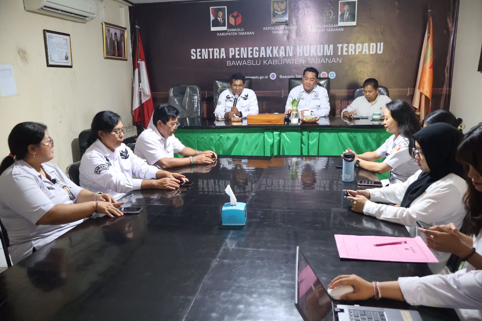 Bawaslu Provinsi Bali melaksanakan monitoring dan supervisi pelaksaanaan konsolidasi demokrasi di Bawaslu Kabupaten Tabanan