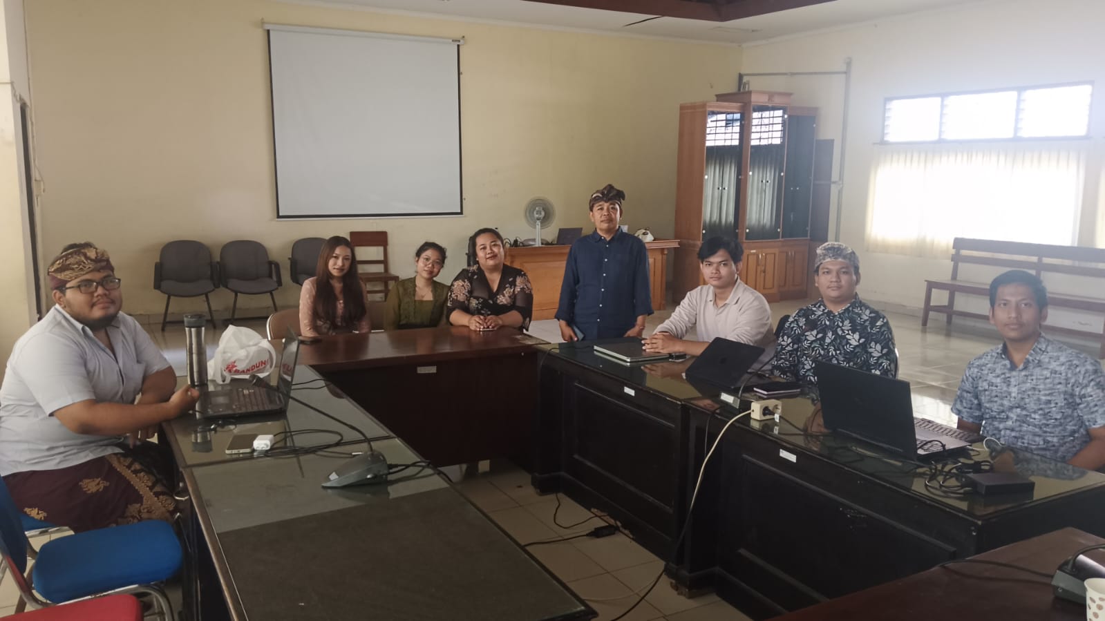 Anggota Bawaslu Bali, Gede Sutrawan hadir dalam forum bertutur kepemiluan dengan Mahasiswa STIKOM Bali 