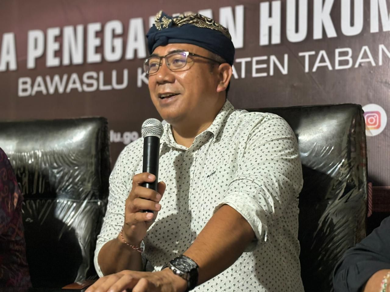 Anggota Bawaslu Bali, I Wayan Wirka melaksanakan Monev Administrasi Penanganan Pelanggaran Pidana Pemilu di Bawaslu Kabupaten Tabanan