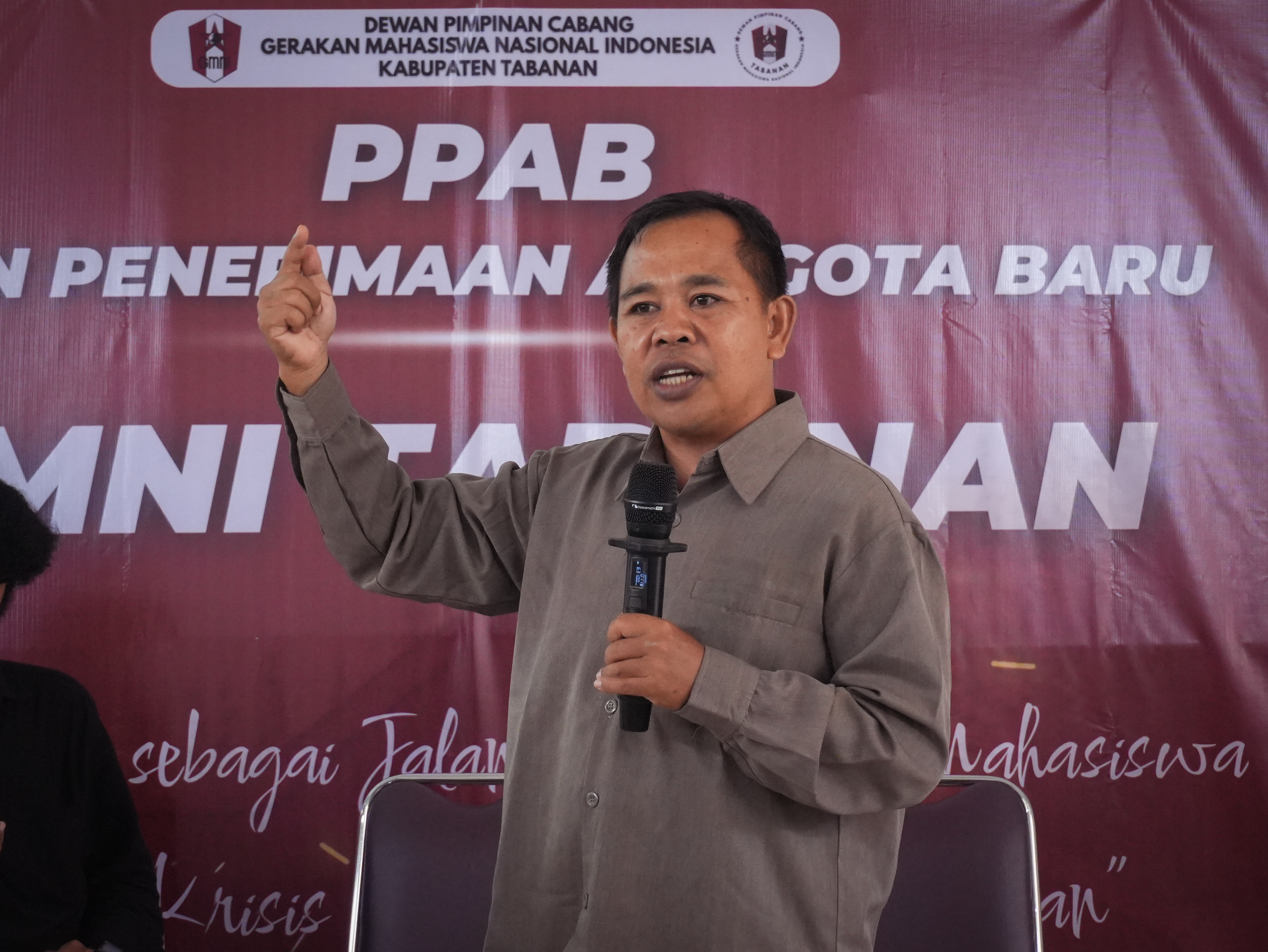 Anggota Bawaslu Bali Gede Sutrawan menjadi narasumber dalam kegiatan Pekan Penerimaan Anggota Baru (PPAB) yang diselenggarakan oleh DPC GMNI Tabanan 