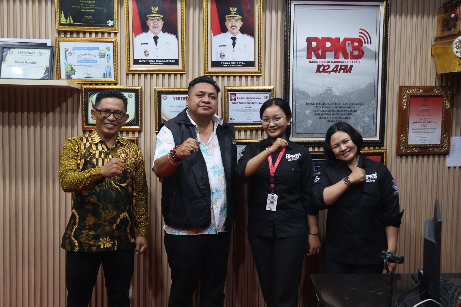 Bawaslu Bali hadiri Program Tuak Bangli (Tutur Aktualisasi Kepemiluan di Bangli) yang disiarkan melalui Radio Pemerintah Kabupaten Bangli (RPKB) FM