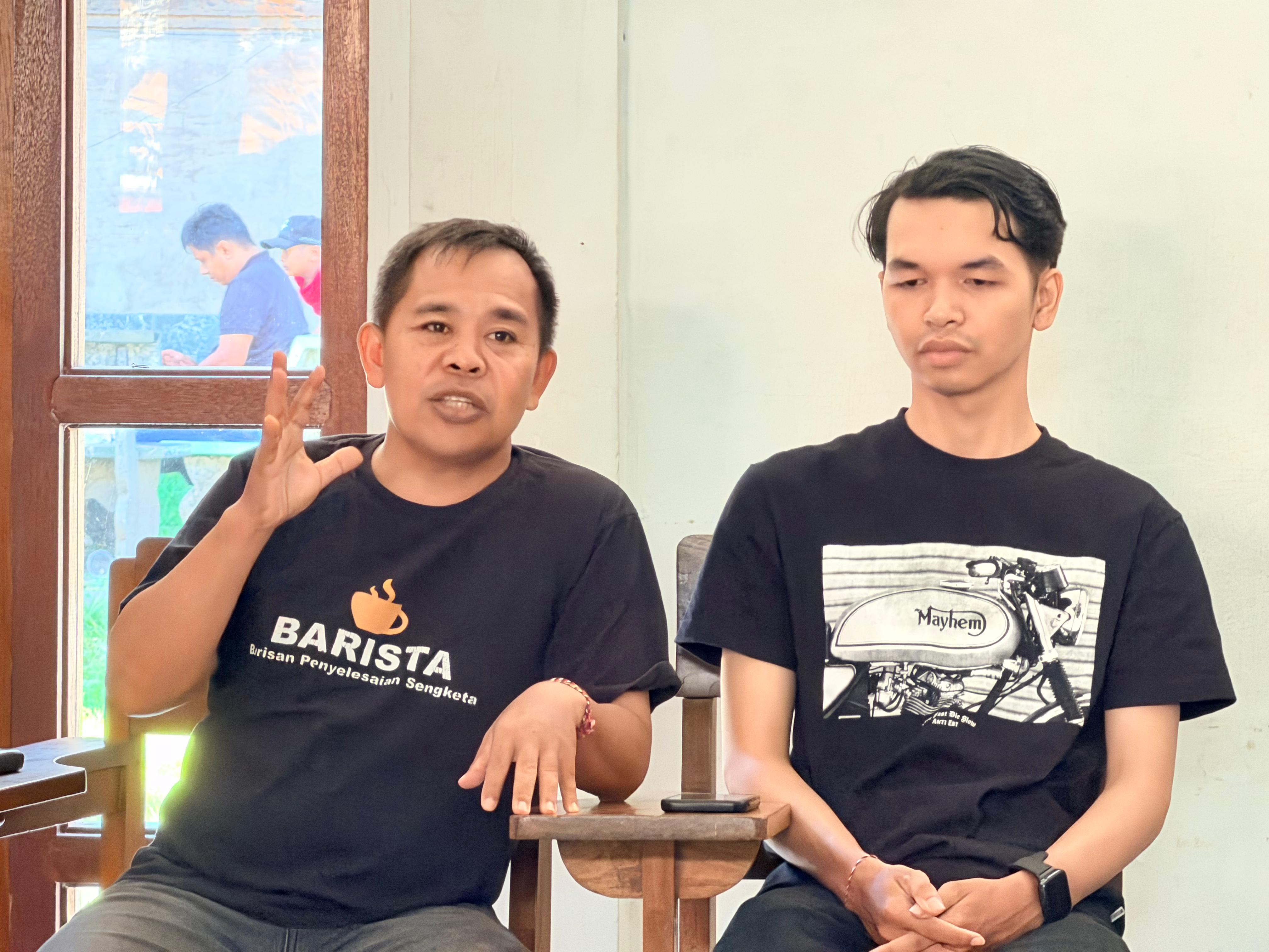 Anggota Bawaslu Bali, Gede Sutrawan saat berdialog tentang demokrasi dengan Mahasiswa UNHI di Denpasar, Minggu (19/4/2026)