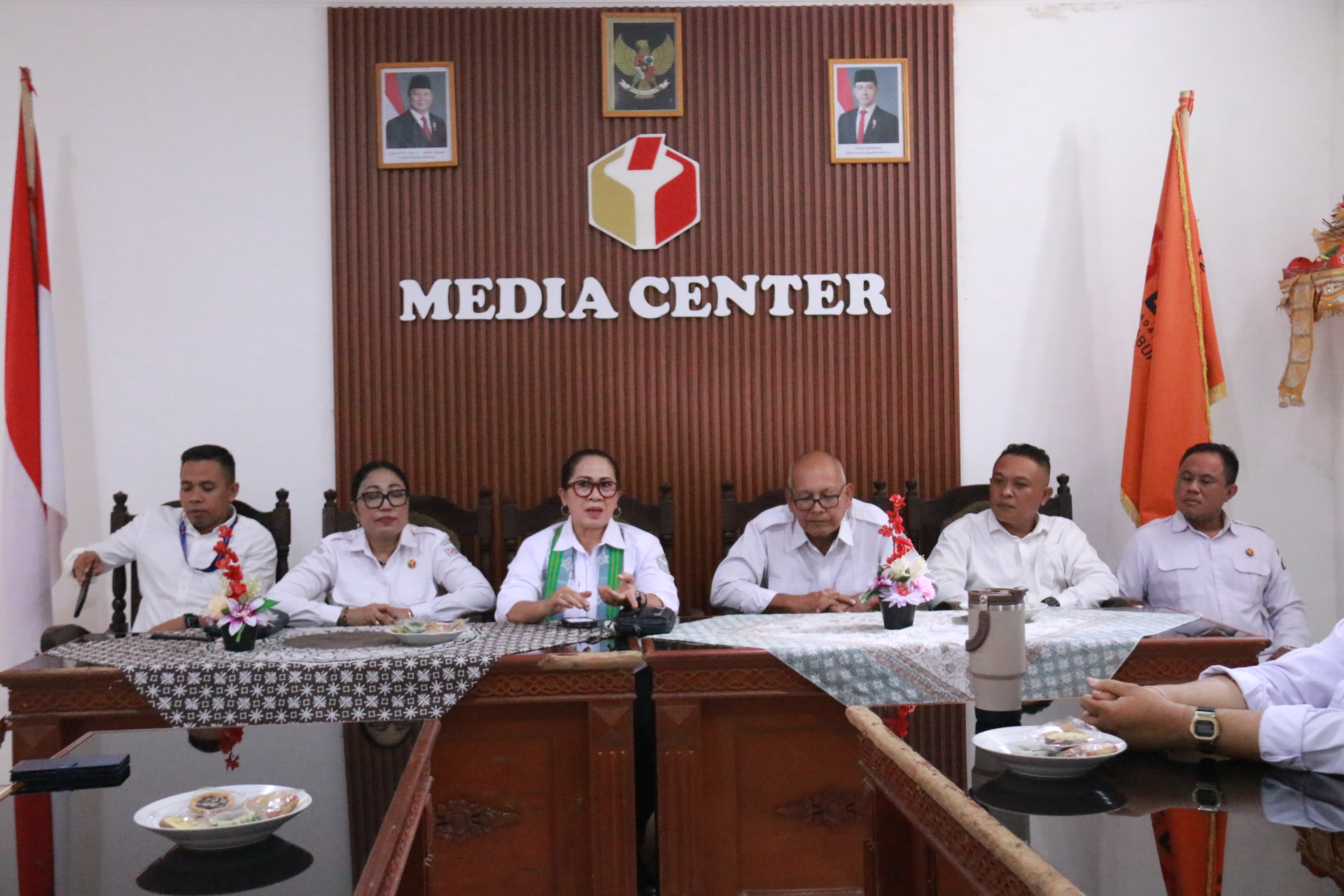 Kordiv P2H Bawaslu Bali, Ketut Ariyani saat lakukan supervisi dan monitoring terkait langkah pencegahan di Bawaslu Karangasem, Rabu (22/4/2026)