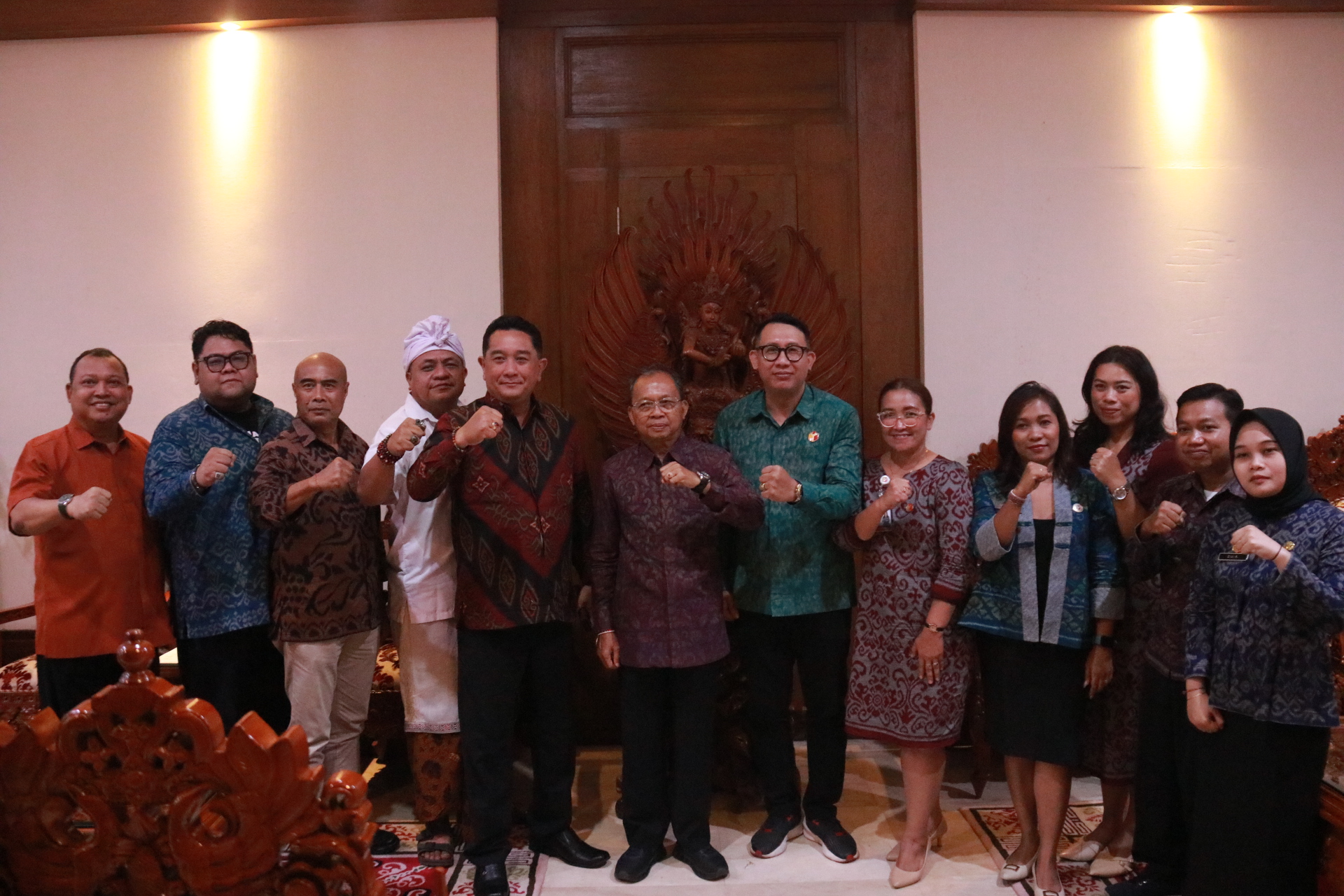 Bawaslu Bali dan Bawaslu Denpasar saat audiensi dengan Gubernur Bali terkait perpanjangan pinjam pakai gedung Bawaslu Denpasar, Jumat (24/4/2026)