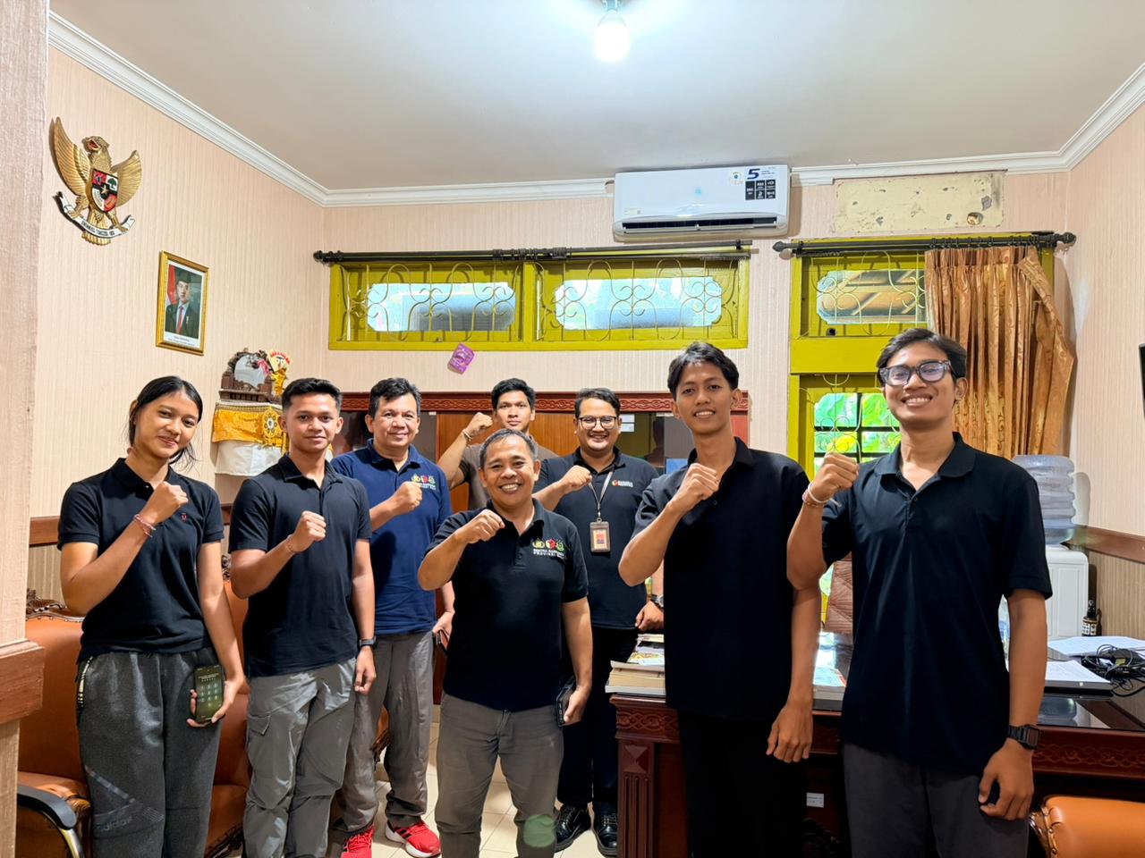 Anggota Bawaslu Bali, Gede Sutrawan saat sedang uji literasi dalam konsolidasi demokrasi bersama Mahasiswa, Kamis (9/4/2026)