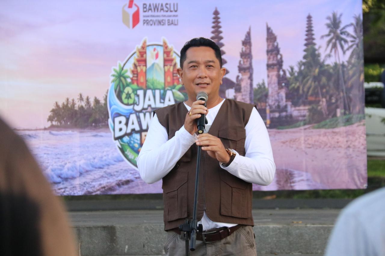 Ketua Bawaslu Bali, I Putu Agus Tirta Suguna saat memberikan arahan dalam launching program Jala Bali di Klungkung, Jumat (10/4/2026)
