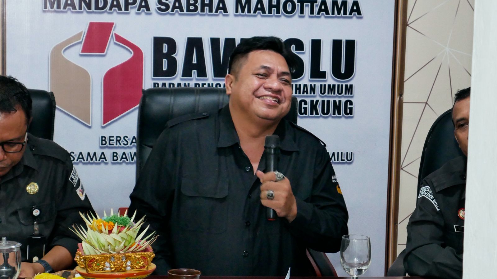 Monitoring Pembinaan SDM Pengawas dan Kesekretariatan serta Laporan Pertanggungjawaban Keuangan dan BMN Tahun 2026 bertempat di Bawaslu Kabupaten Klungkung
