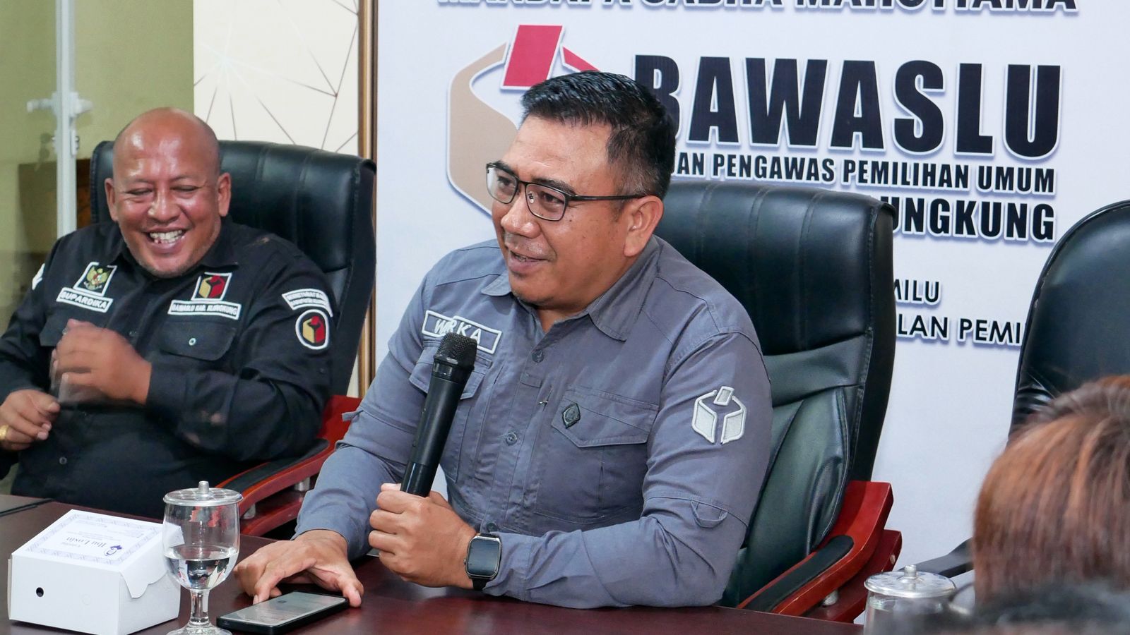 Koordinator Divisi PP Datin I Wayan Wirka menghadiri Rapat Pelayanan dan Pengelolaan Data dan Informasi di Bawaslu Kabupaten Klungkung