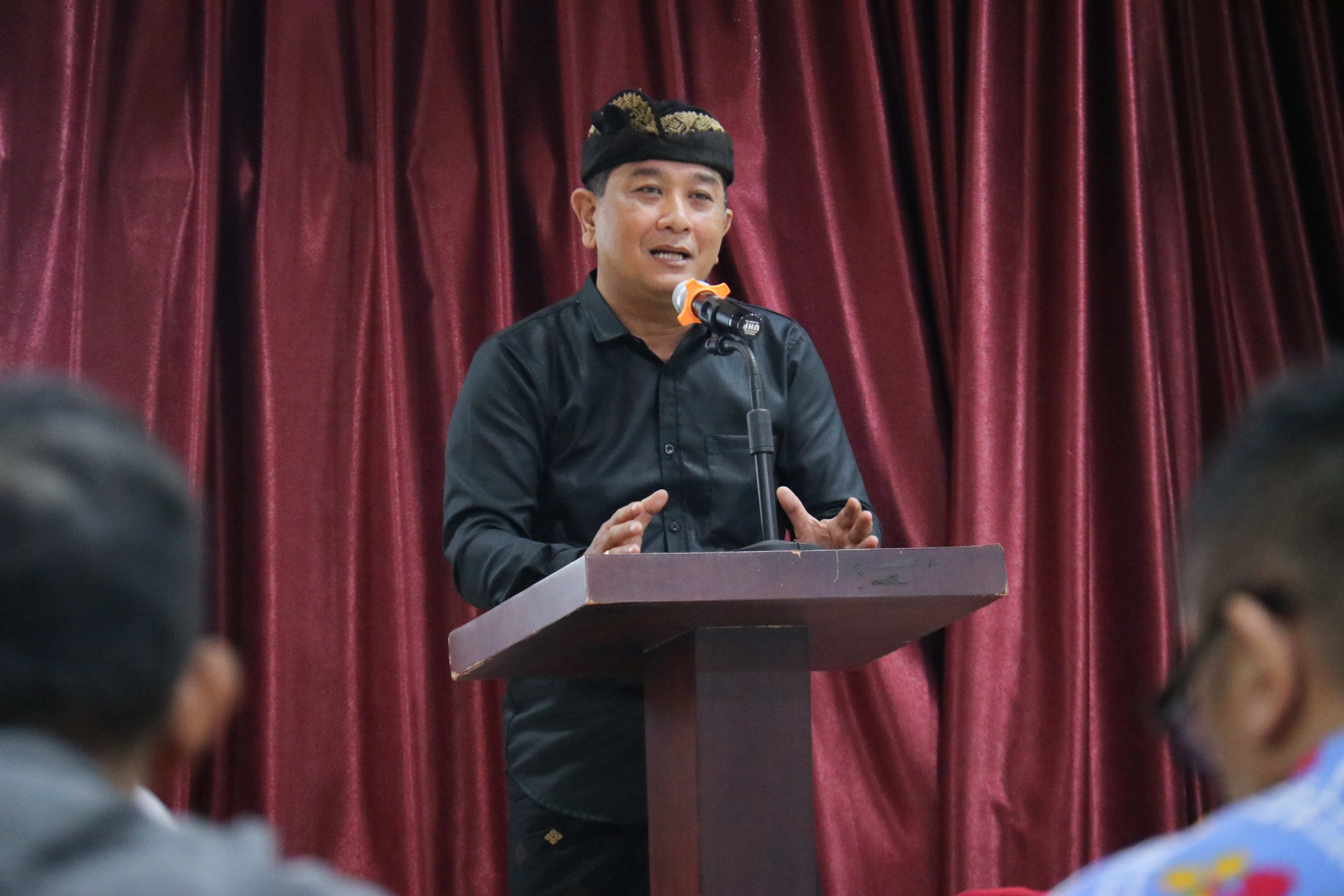 Ketua Bawaslu Bali, I Putu Agus Tirta Suguna menjadi pembicara dalam kegiatan Focus Group Discussion yang digelar Polda Bali