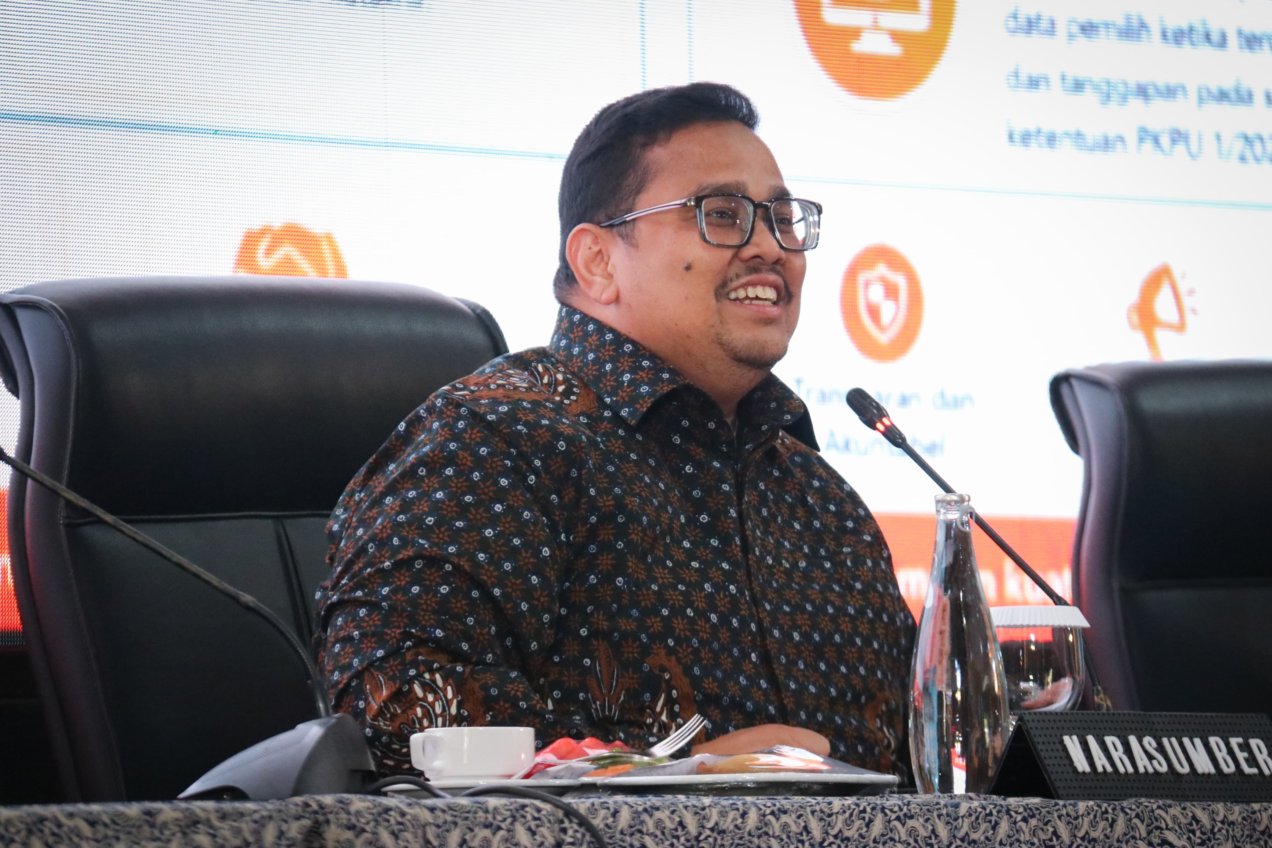 Ketua Bawaslu, Rahmat Bagja saat jabarkan hasil uji petik PDPB Semester I dalam acara KPU se-Indonesia di Bali, Jumat (19/6/2026).