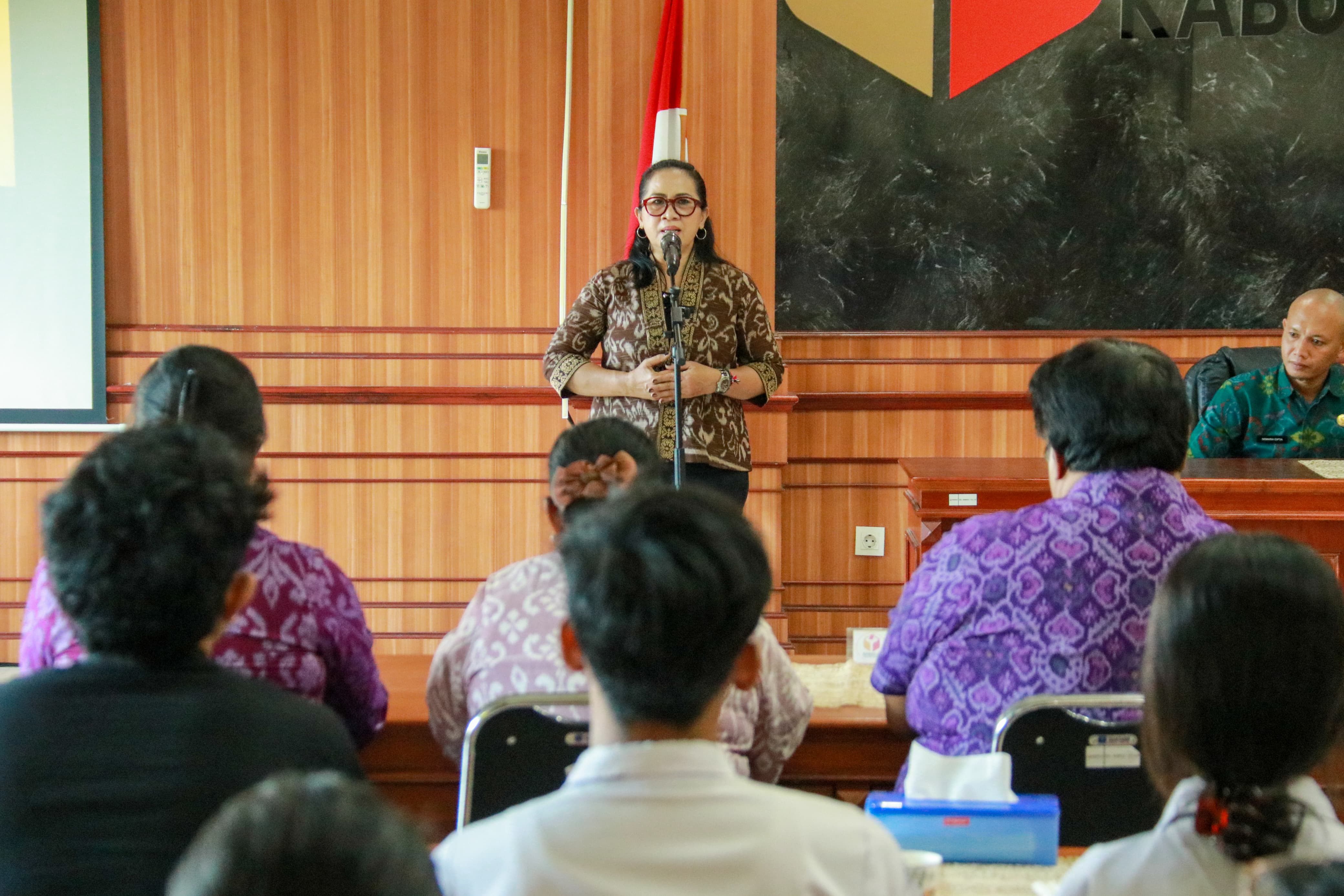 Kooordinator Divisi Pencegahan, Parmas dan Humas Bawaslu Bali, Ketut Ariyani membuka kegiatan Monitoring dan Evaluasi Pendidikan Pengawas Partisipatif (P2P) Bawaslu Kabupaten Badung
